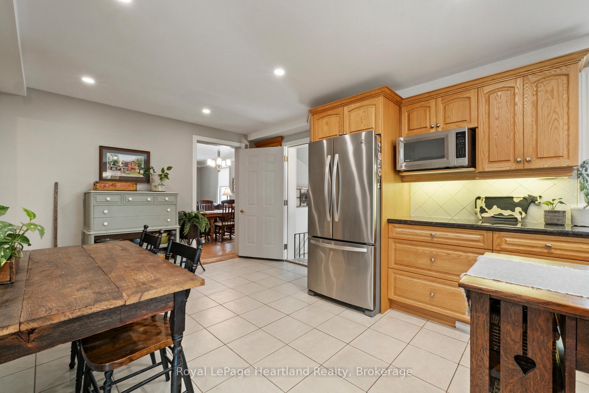 Photo 17 of 105 Quebec Street, Goderich, Goderich (Town) — HOMEH