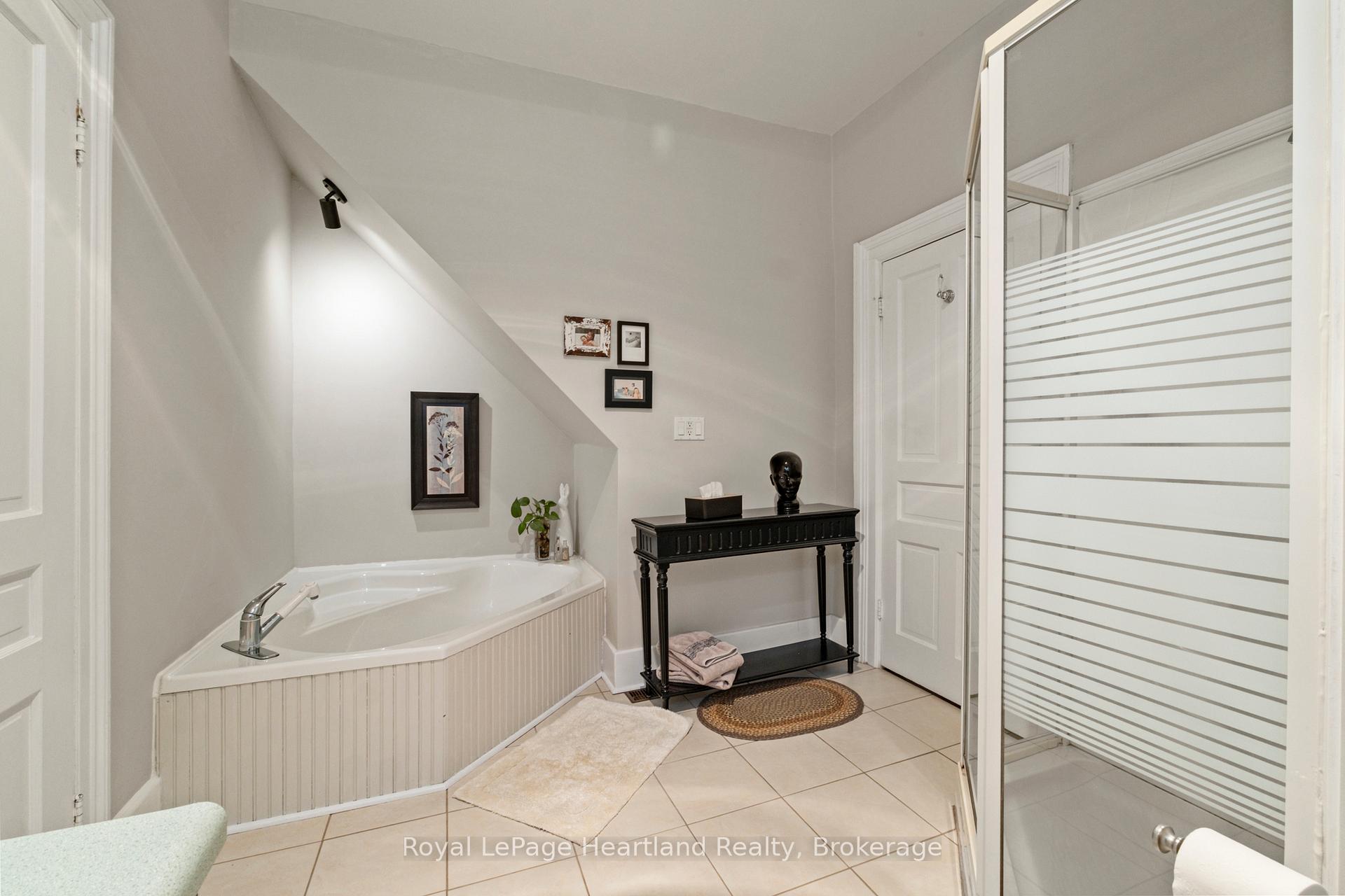 Photo 27 of 105 Quebec Street, Goderich, Goderich (Town) — HOMEH
