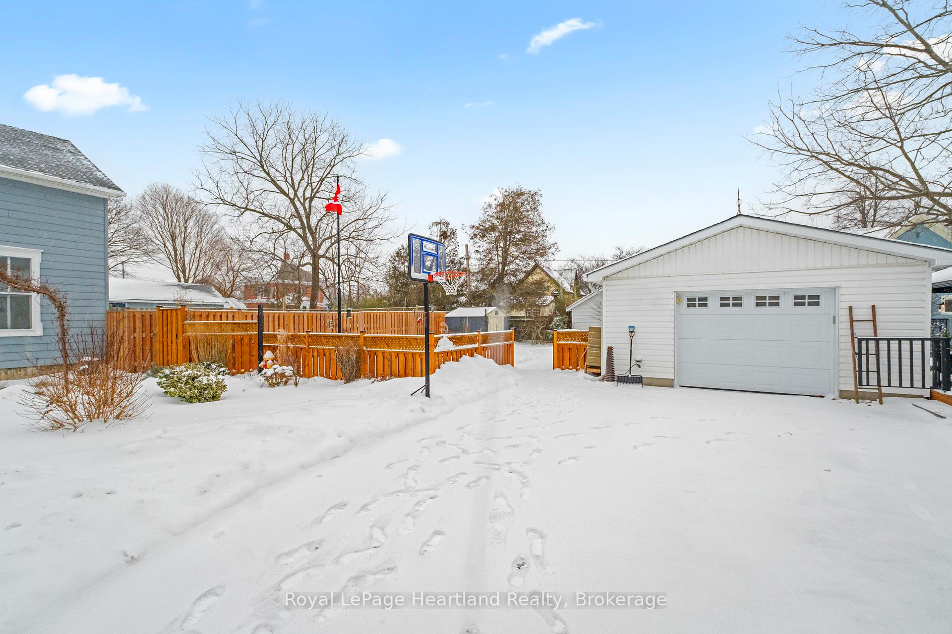 Photo 42 of 105 Quebec Street, Goderich, Goderich (Town) — HOMEH