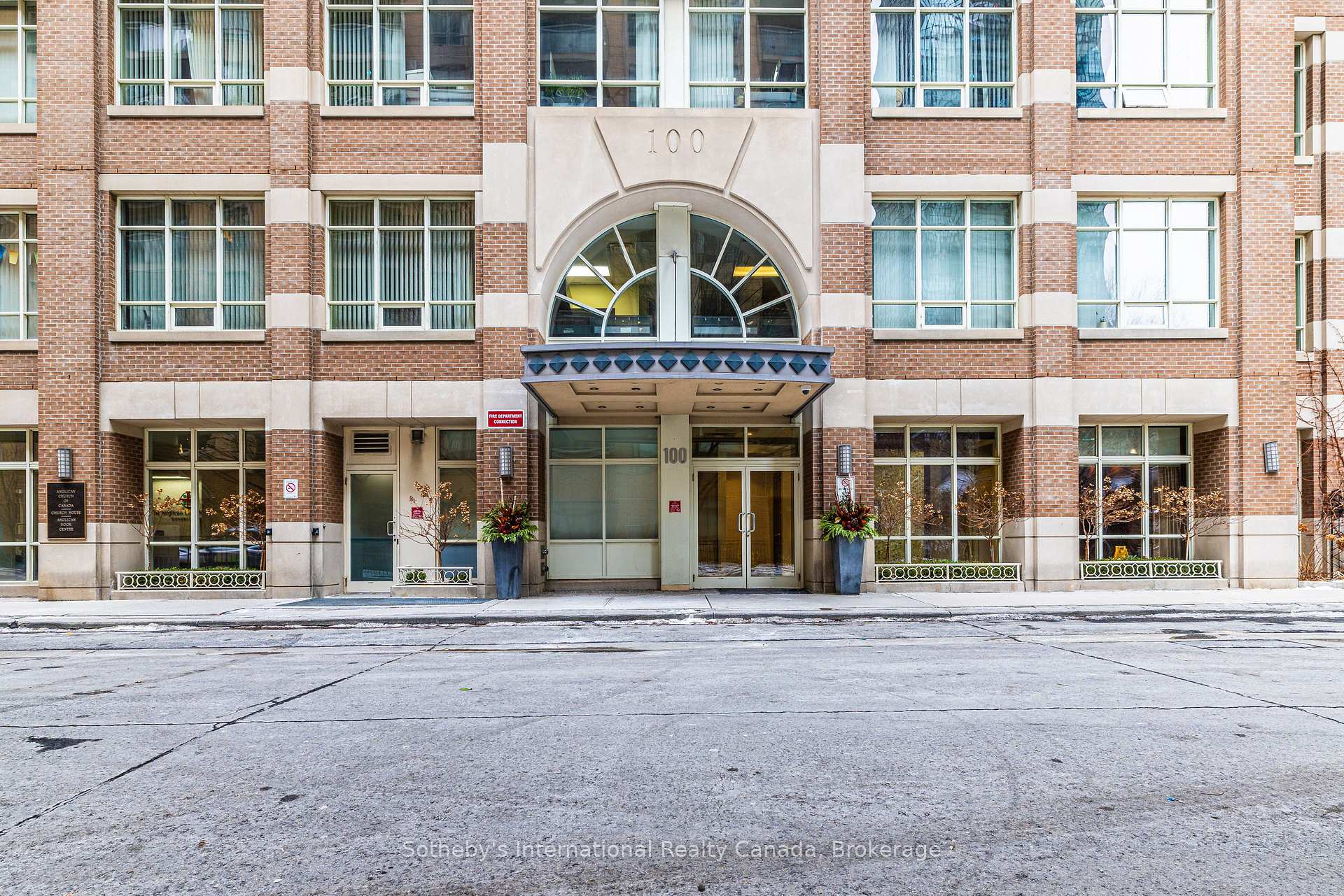 Front of Unit 901, 100 Hayden Street