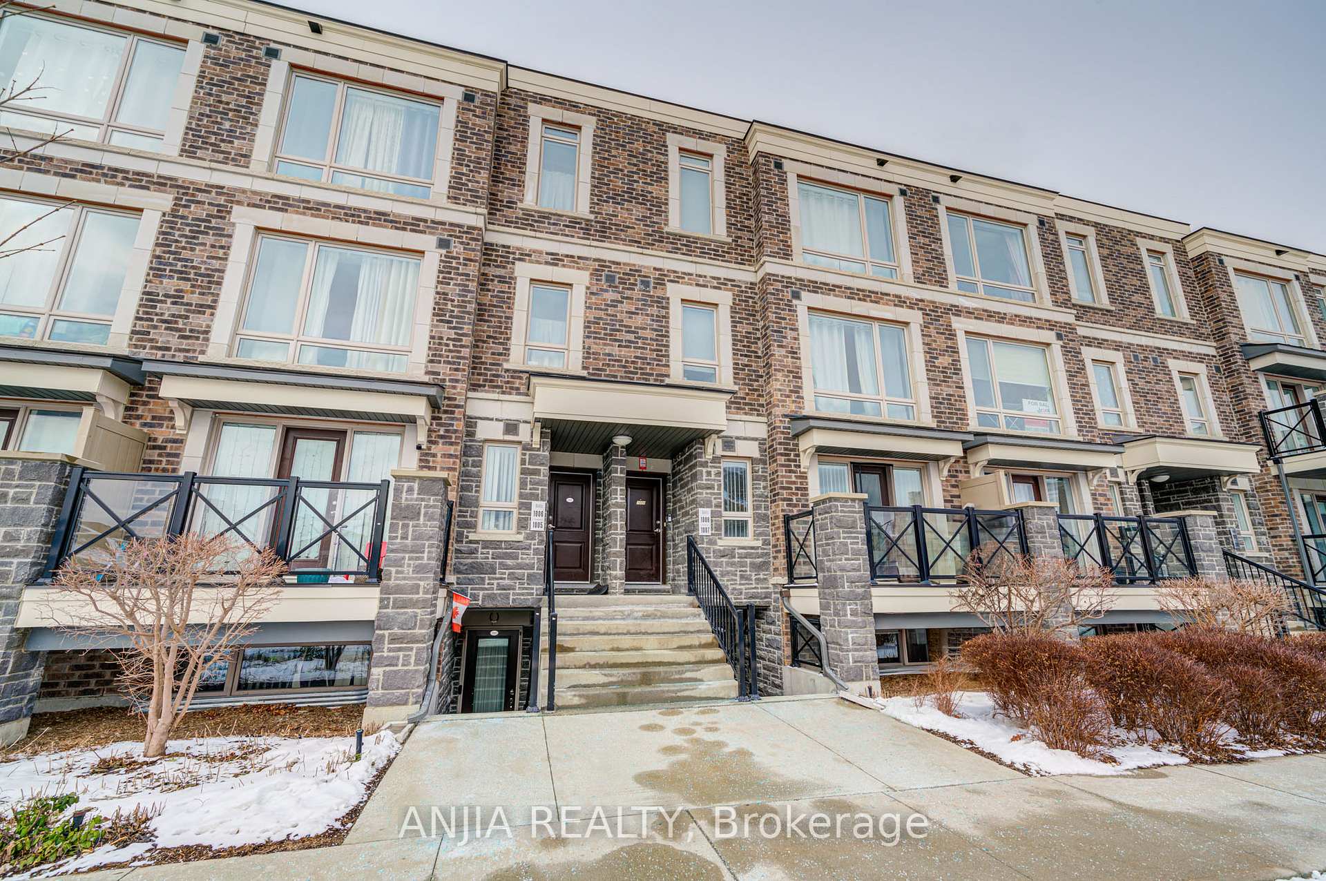 Front of Unit 1007, 55 Lindcrest Manor
