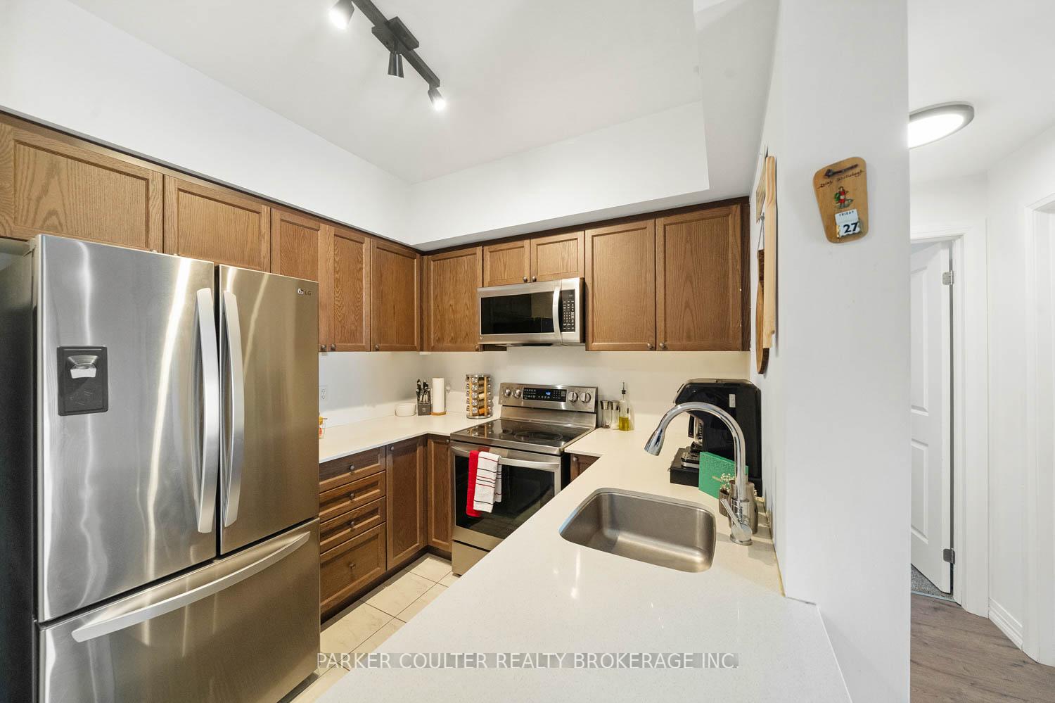 Photo 11 of Unit 607, 300 Essa Road, Barrie, 400 West — HOMEH