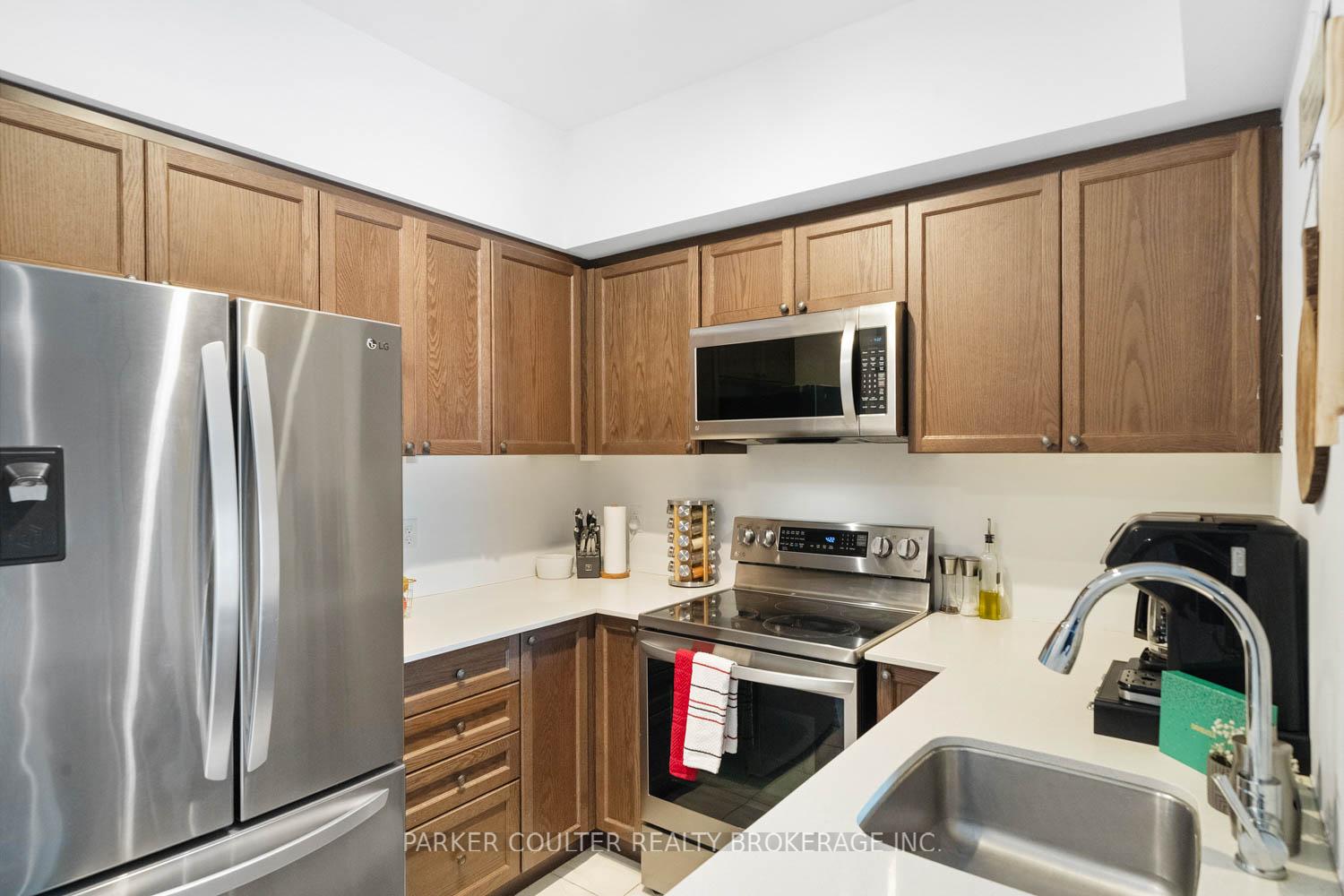 Photo 12 of Unit 607, 300 Essa Road, Barrie, 400 West — HOMEH