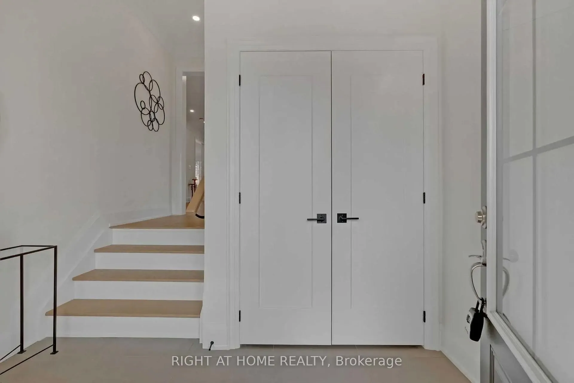 Photo 3 of 135 Courvier Crescent, Clarington, Bowmanville — HOMEH