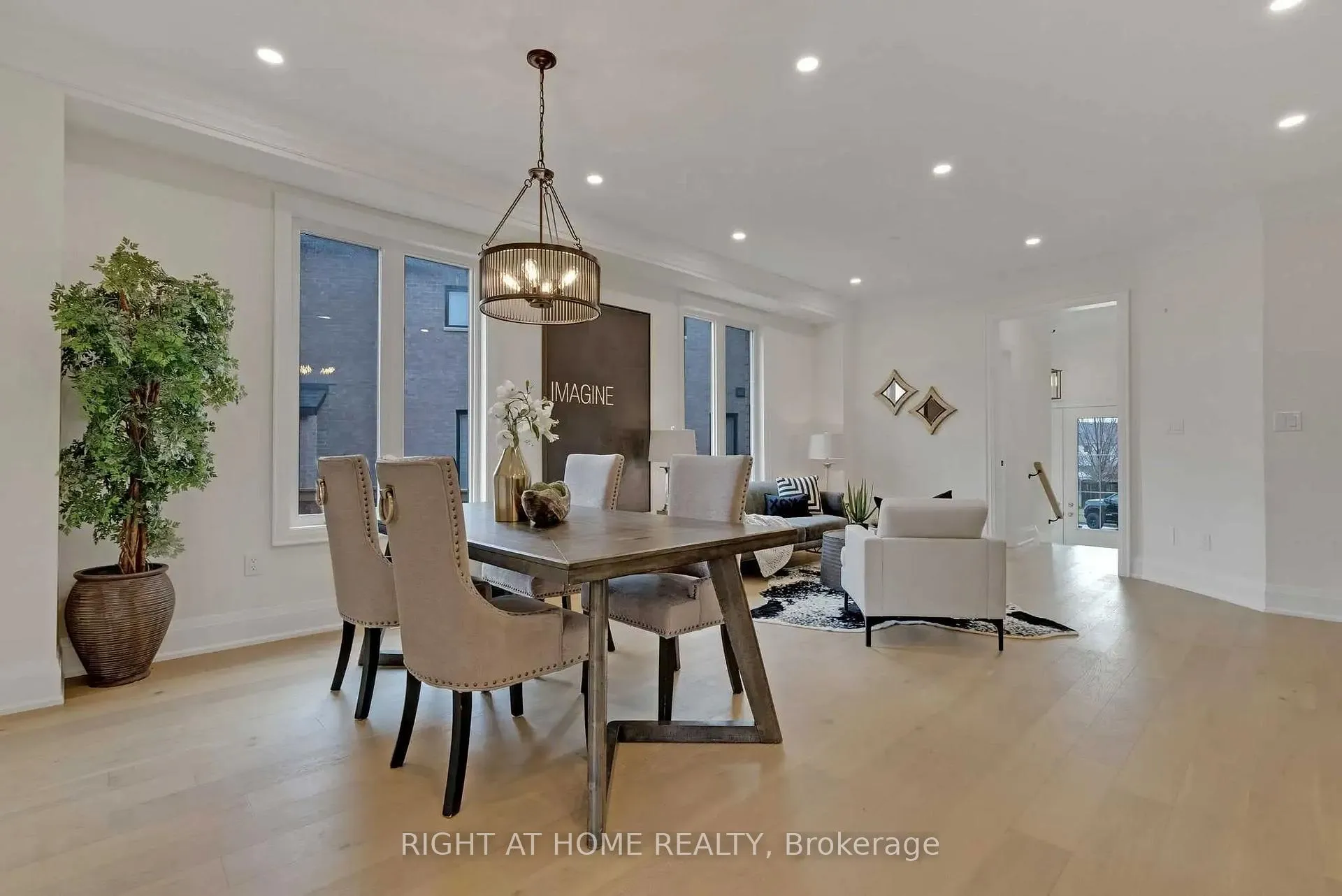 Photo 6 of 135 Courvier Crescent, Clarington, Bowmanville — HOMEH