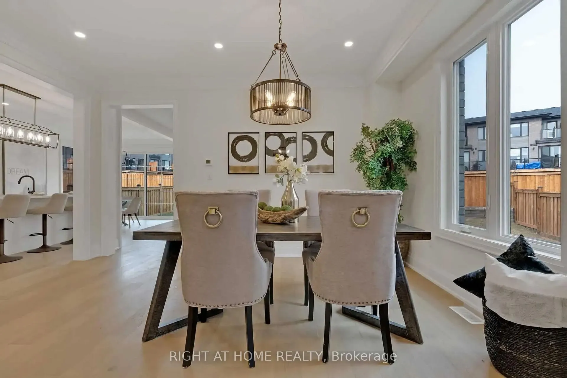 Photo 7 of 135 Courvier Crescent, Clarington, Bowmanville — HOMEH