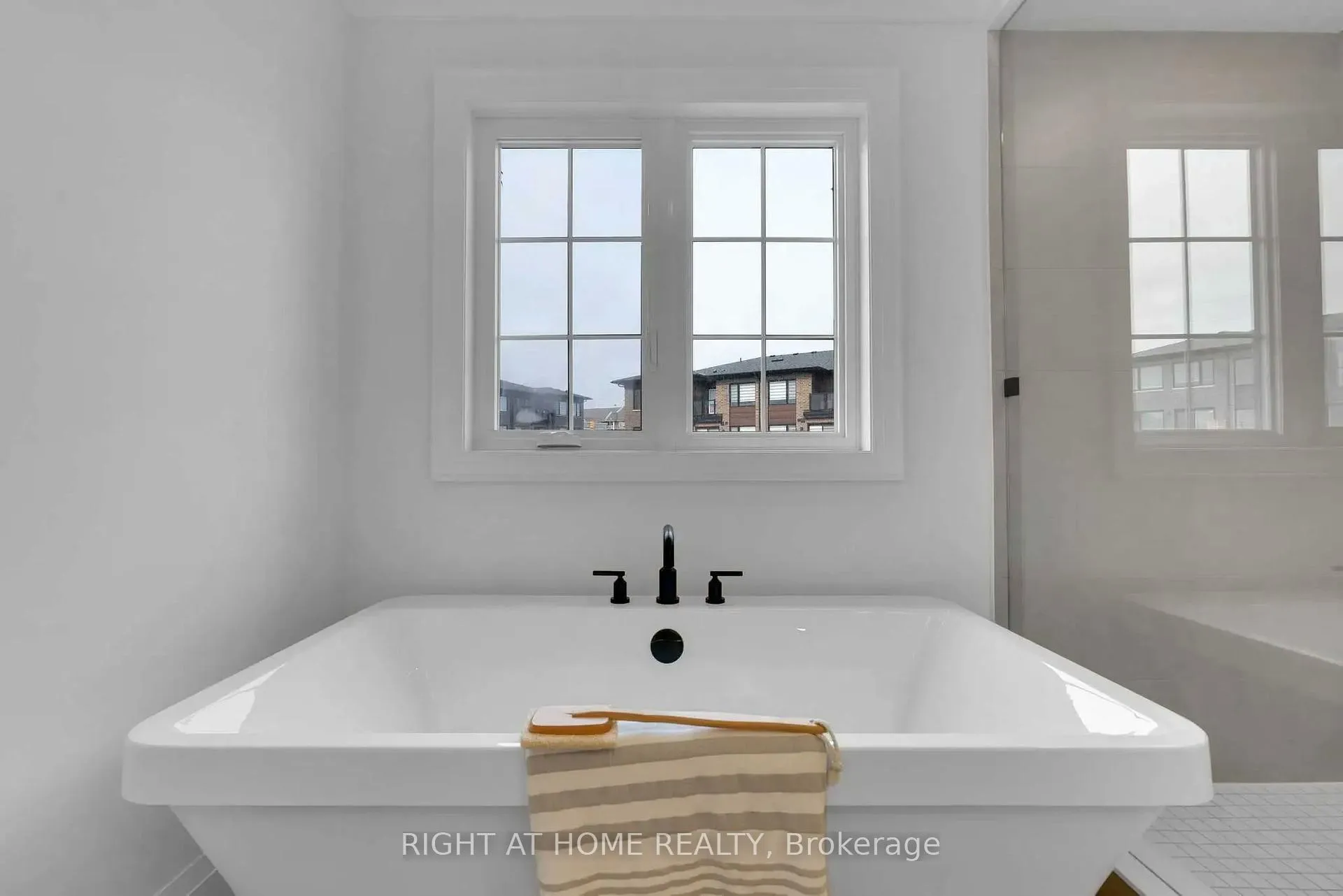 Photo 23 of 135 Courvier Crescent, Clarington, Bowmanville — HOMEH