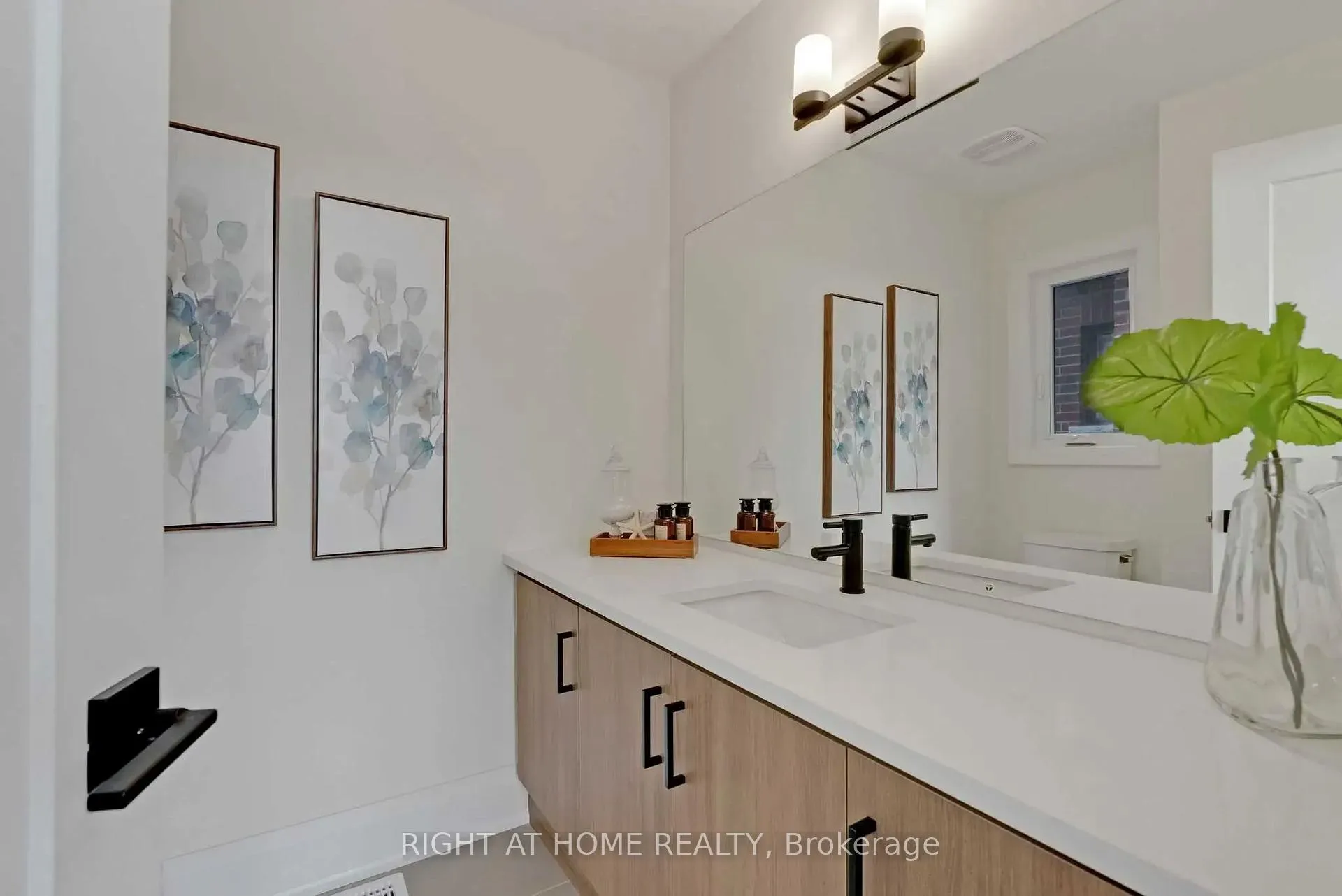 Photo 27 of 135 Courvier Crescent, Clarington, Bowmanville — HOMEH