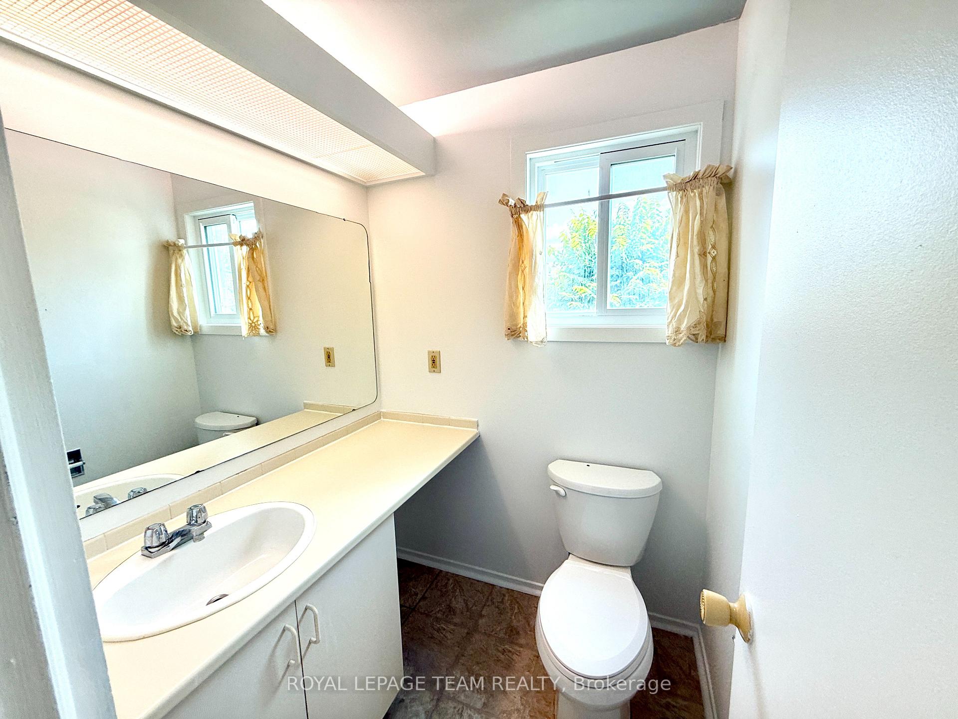 Photo 4 of Unit A, 14 Castlebrook Lane, Ottawa, Centrepointe — HOMEH