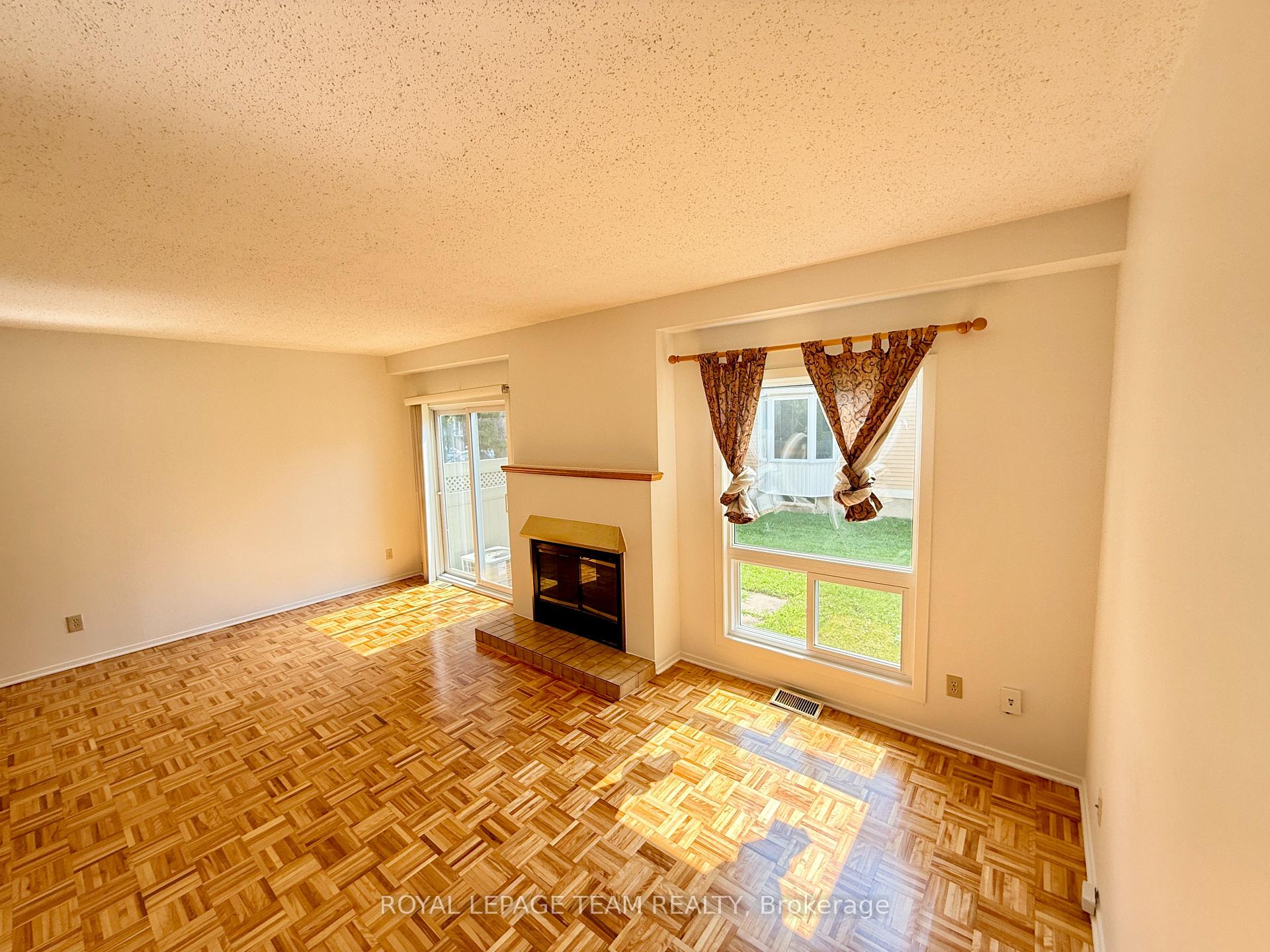 Photo 7 of Unit A, 14 Castlebrook Lane, Ottawa, Centrepointe — HOMEH