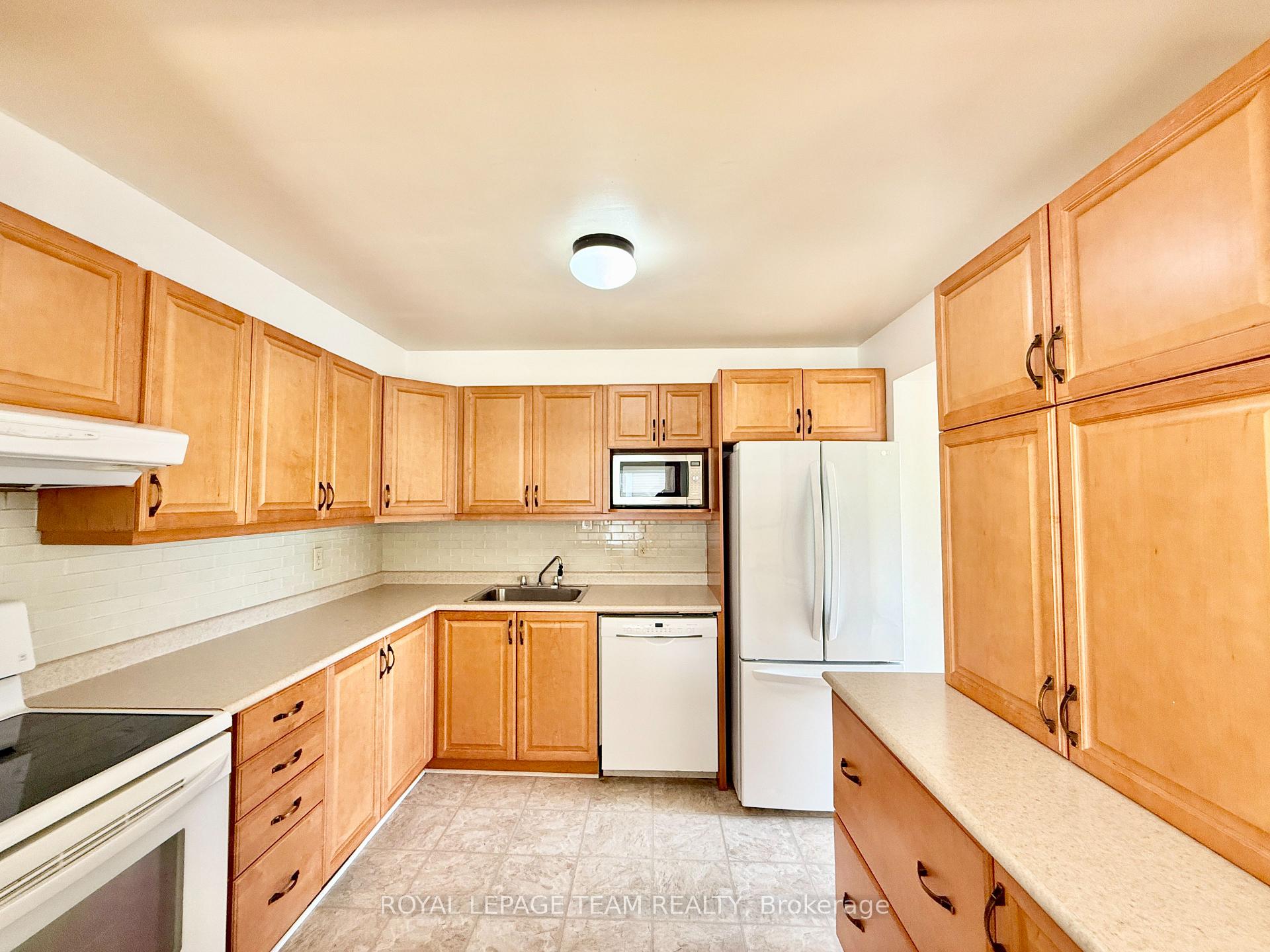 Photo 10 of Unit A, 14 Castlebrook Lane, Ottawa, Centrepointe — HOMEH