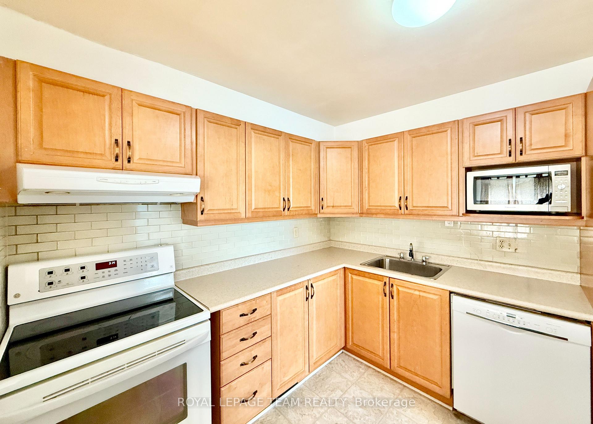 Photo 11 of Unit A, 14 Castlebrook Lane, Ottawa, Centrepointe — HOMEH