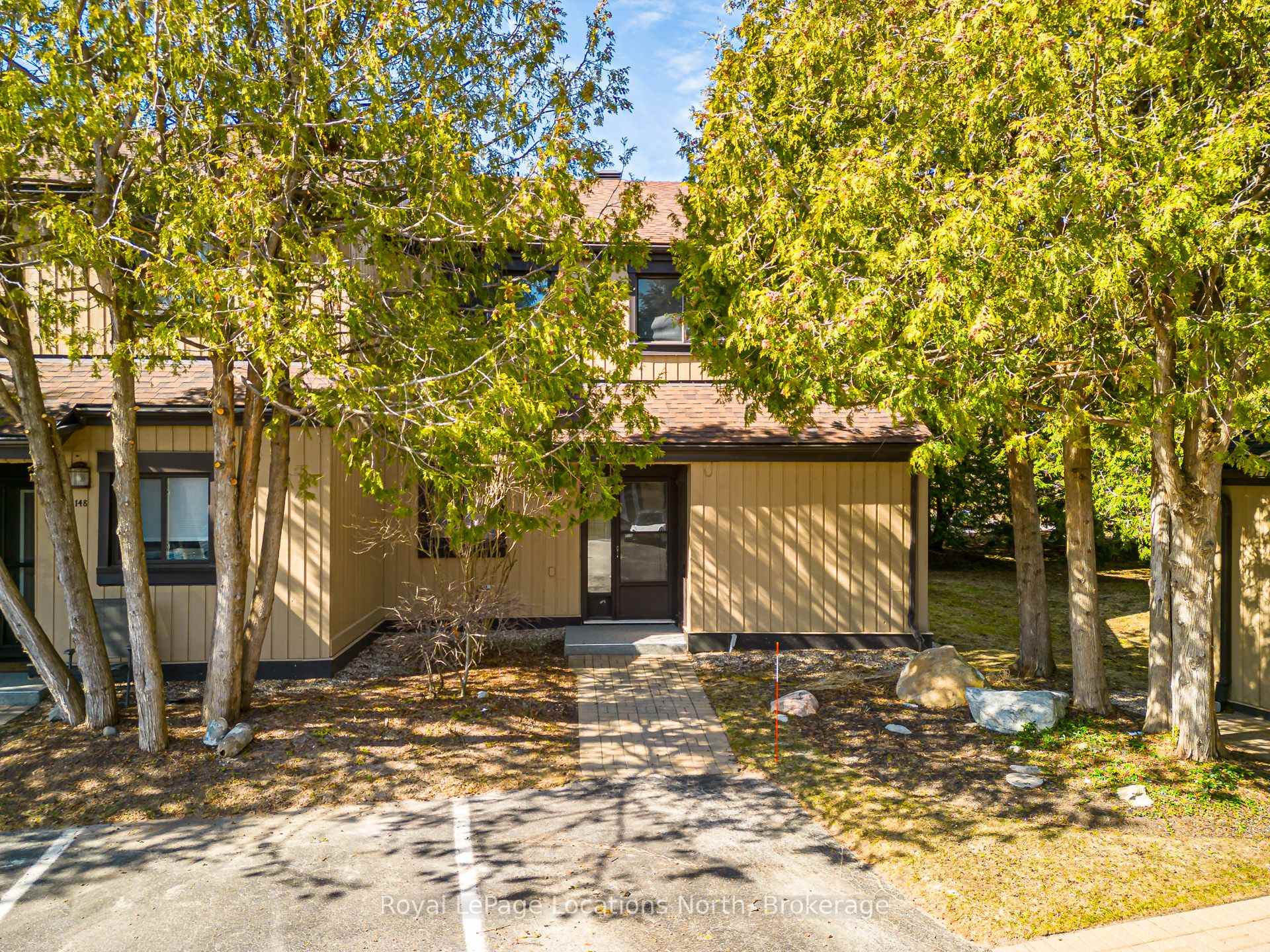 Photo 2 of 147 Escarpment Crescent, Collingwood — HOMEH