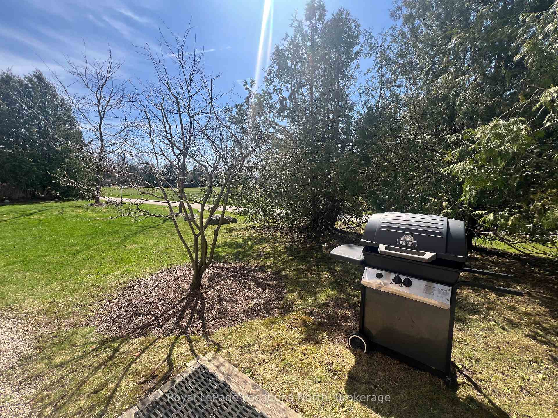 Photo 4 of 147 Escarpment Crescent, Collingwood — HOMEH