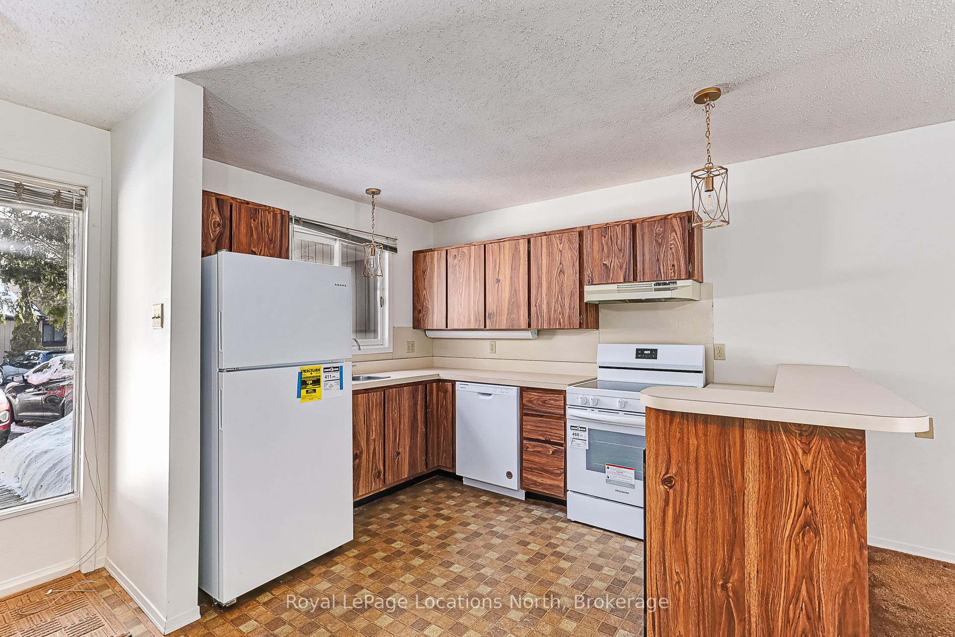 Photo 10 of 147 Escarpment Crescent, Collingwood — HOMEH