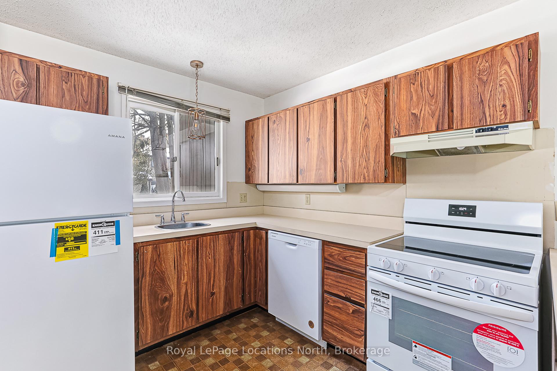 Photo 12 of 147 Escarpment Crescent, Collingwood — HOMEH