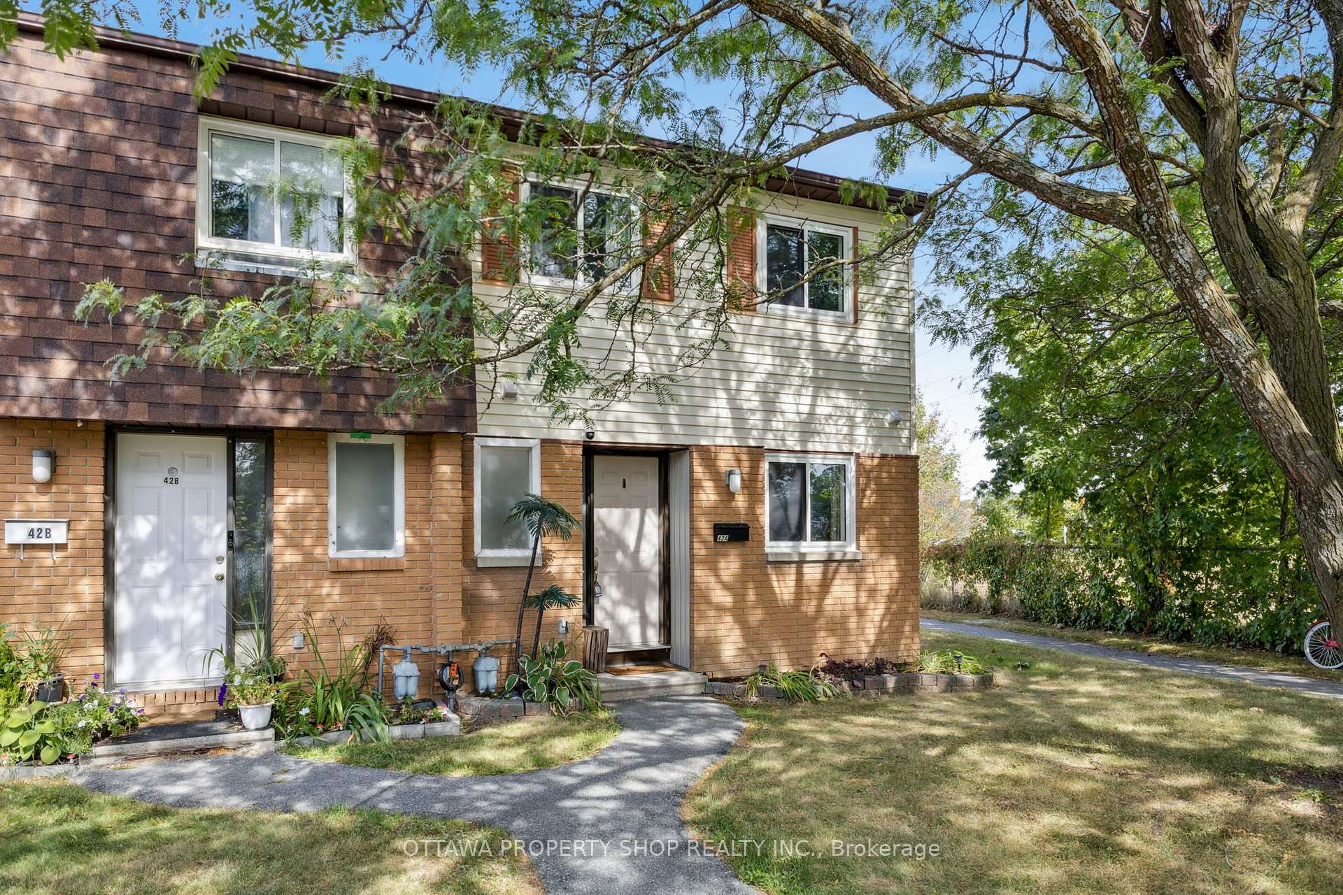 Photo 2 of 42A Woodvale Green, Ottawa, Craig Henry/Woodvale — HOMEH