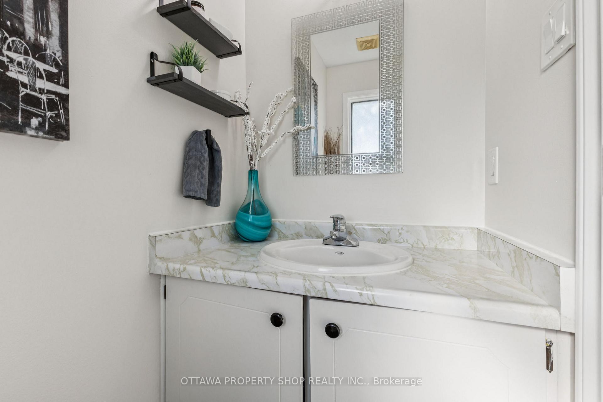 Photo 4 of 42A Woodvale Green, Ottawa, Craig Henry/Woodvale — HOMEH