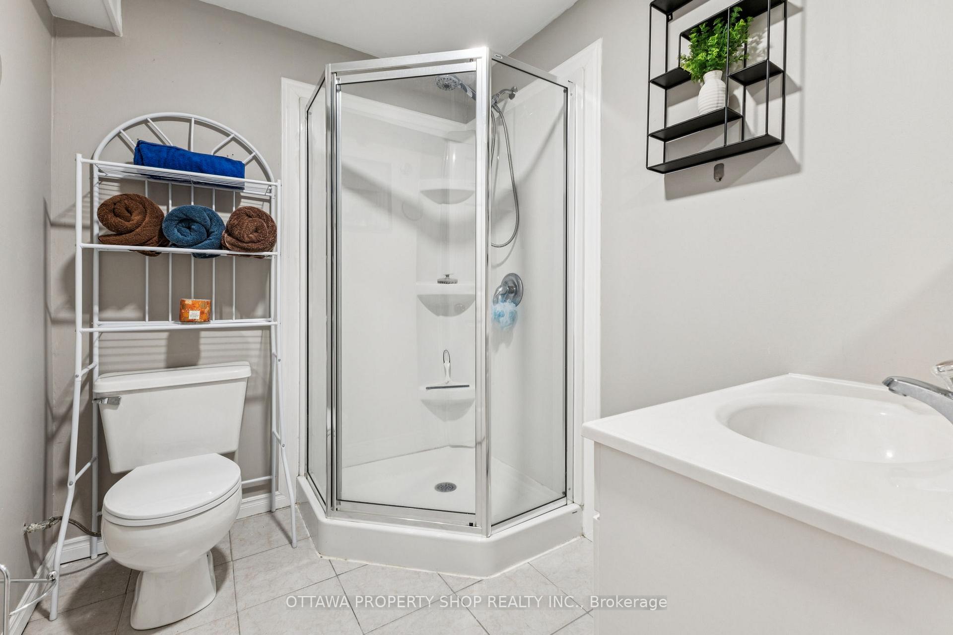 Photo 19 of 42A Woodvale Green, Ottawa, Craig Henry/Woodvale — HOMEH