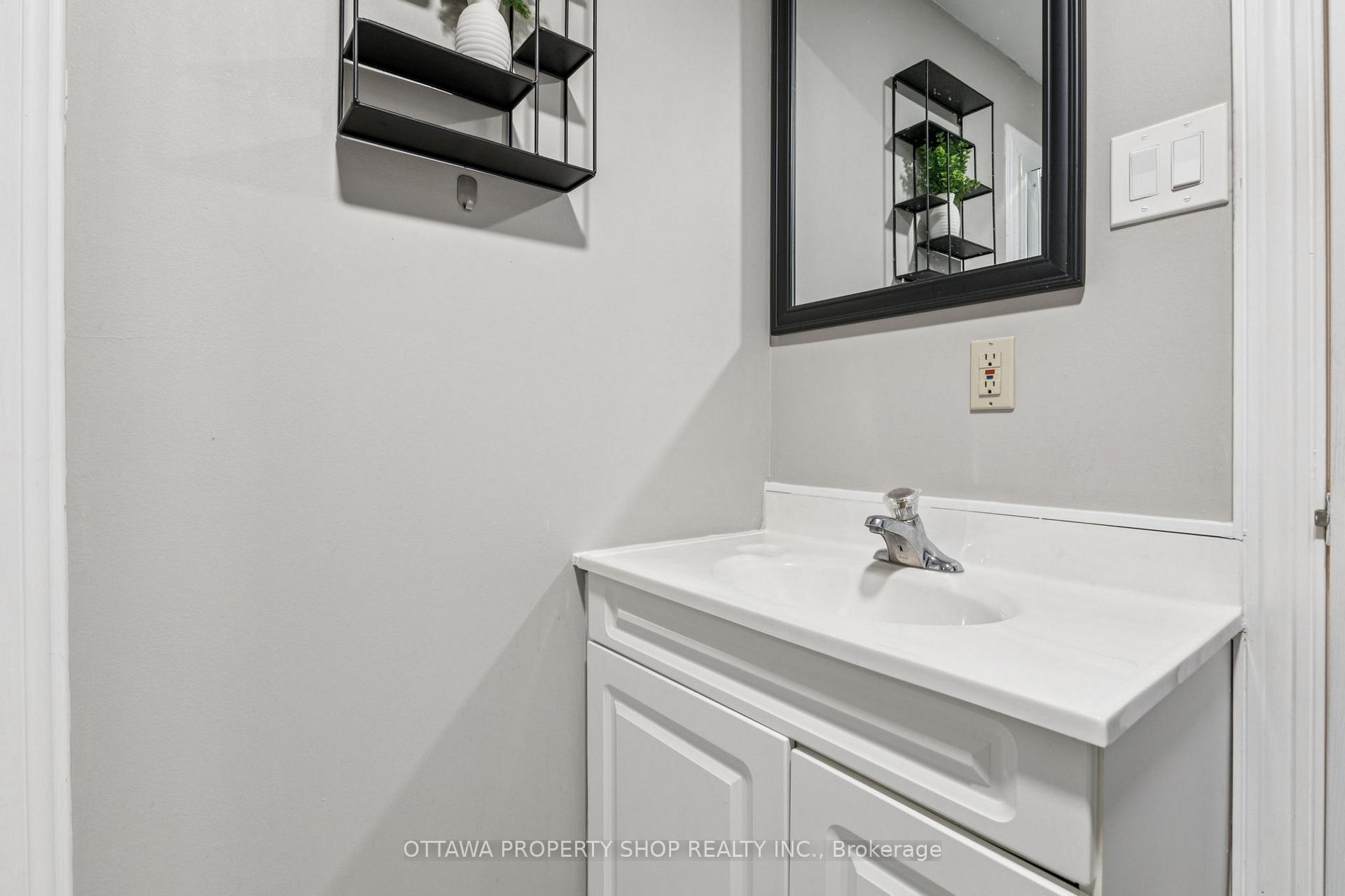 Photo 20 of 42A Woodvale Green, Ottawa, Craig Henry/Woodvale — HOMEH