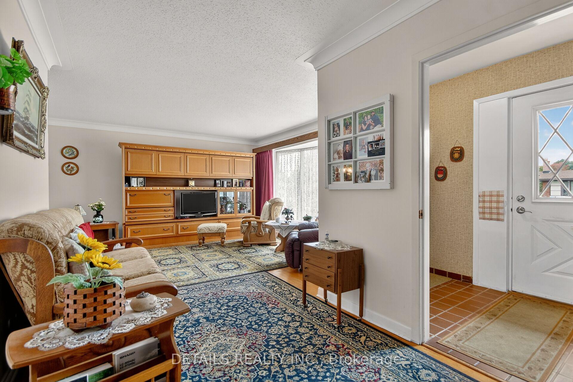 Photo 3 of 101 Hilliard Avenue, Ottawa, City View/Skyline/Fisher Heights/Parkwood Hills — HOMEH