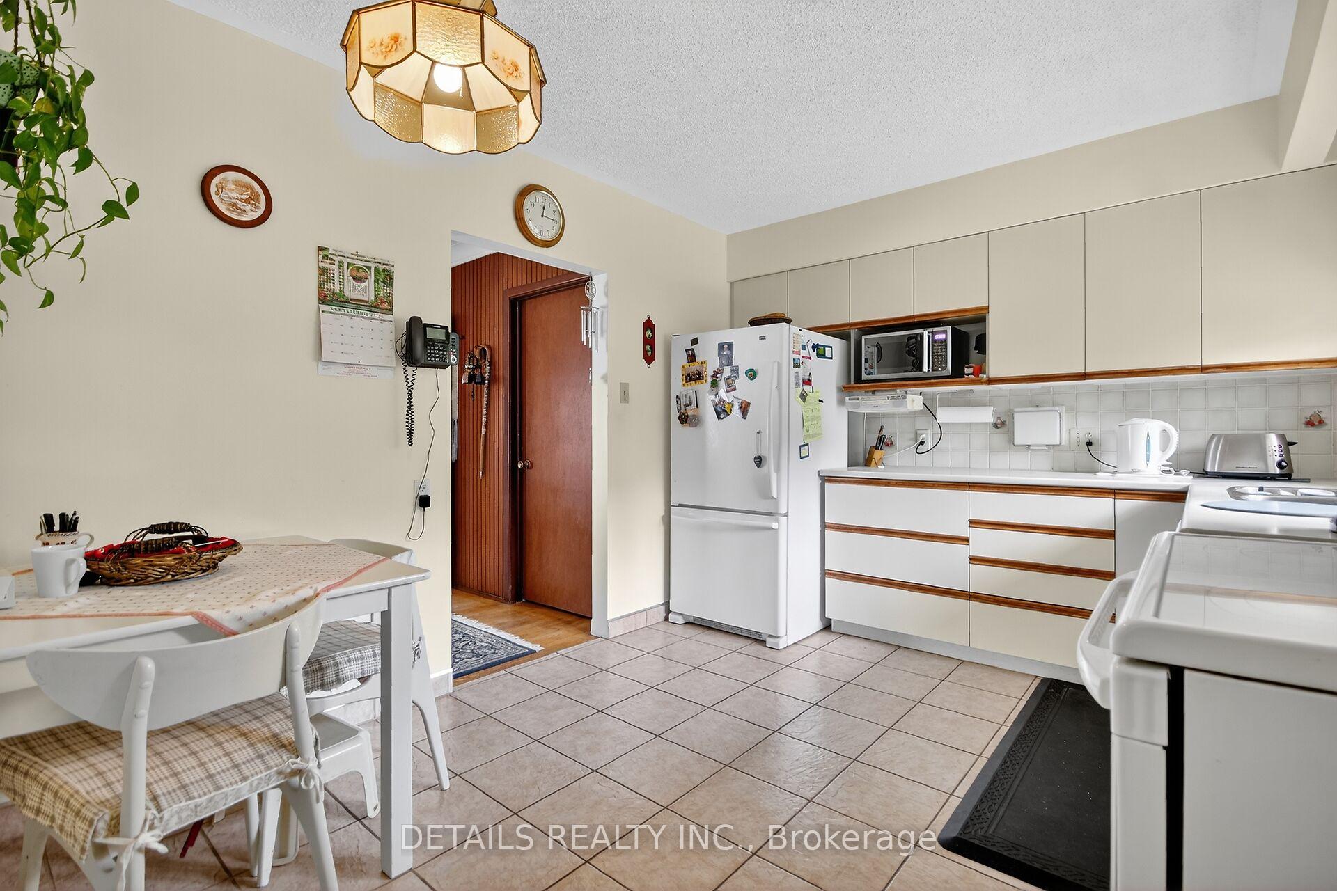 Photo 10 of 101 Hilliard Avenue, Ottawa, City View/Skyline/Fisher Heights/Parkwood Hills — HOMEH