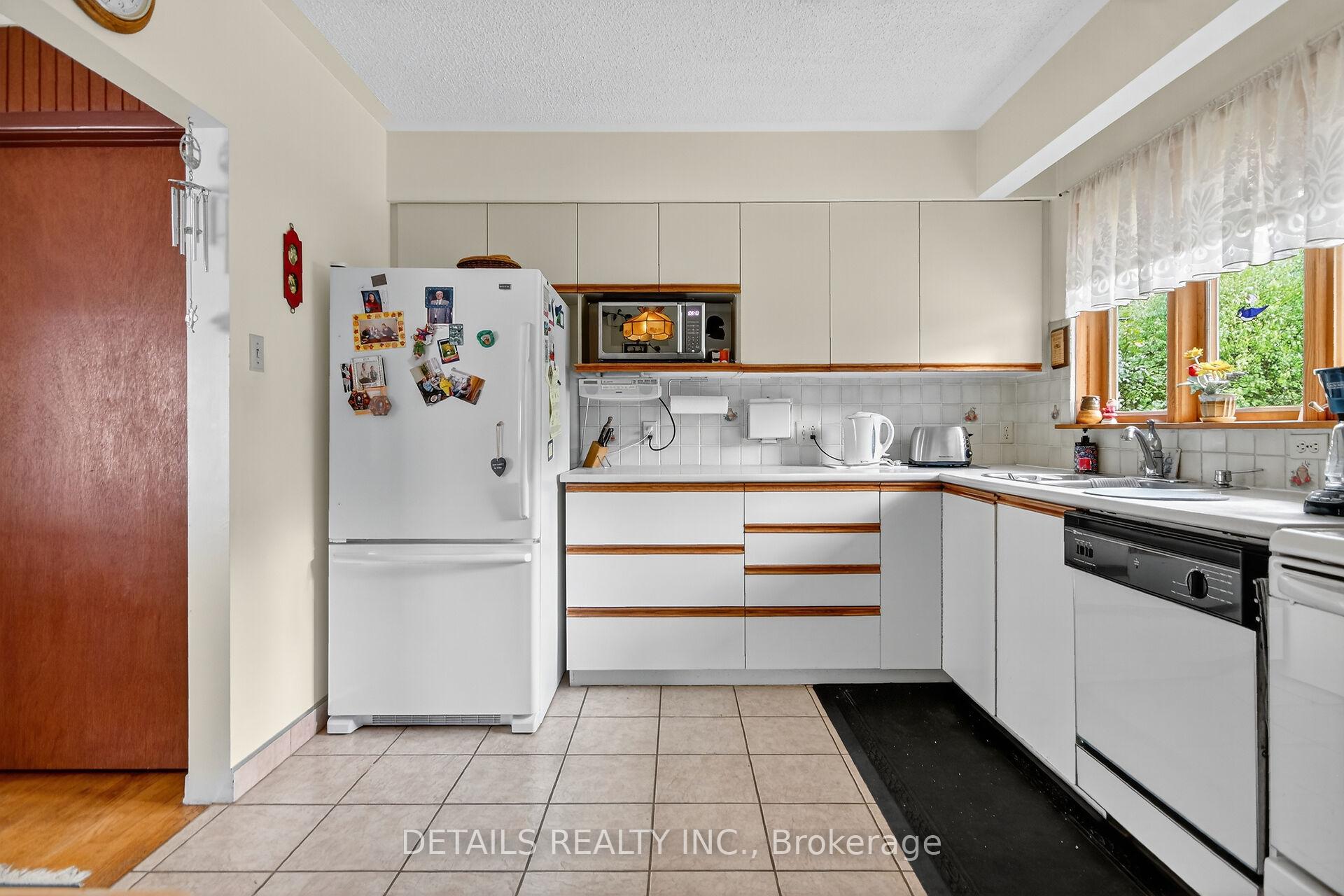 Photo 12 of 101 Hilliard Avenue, Ottawa, City View/Skyline/Fisher Heights/Parkwood Hills — HOMEH
