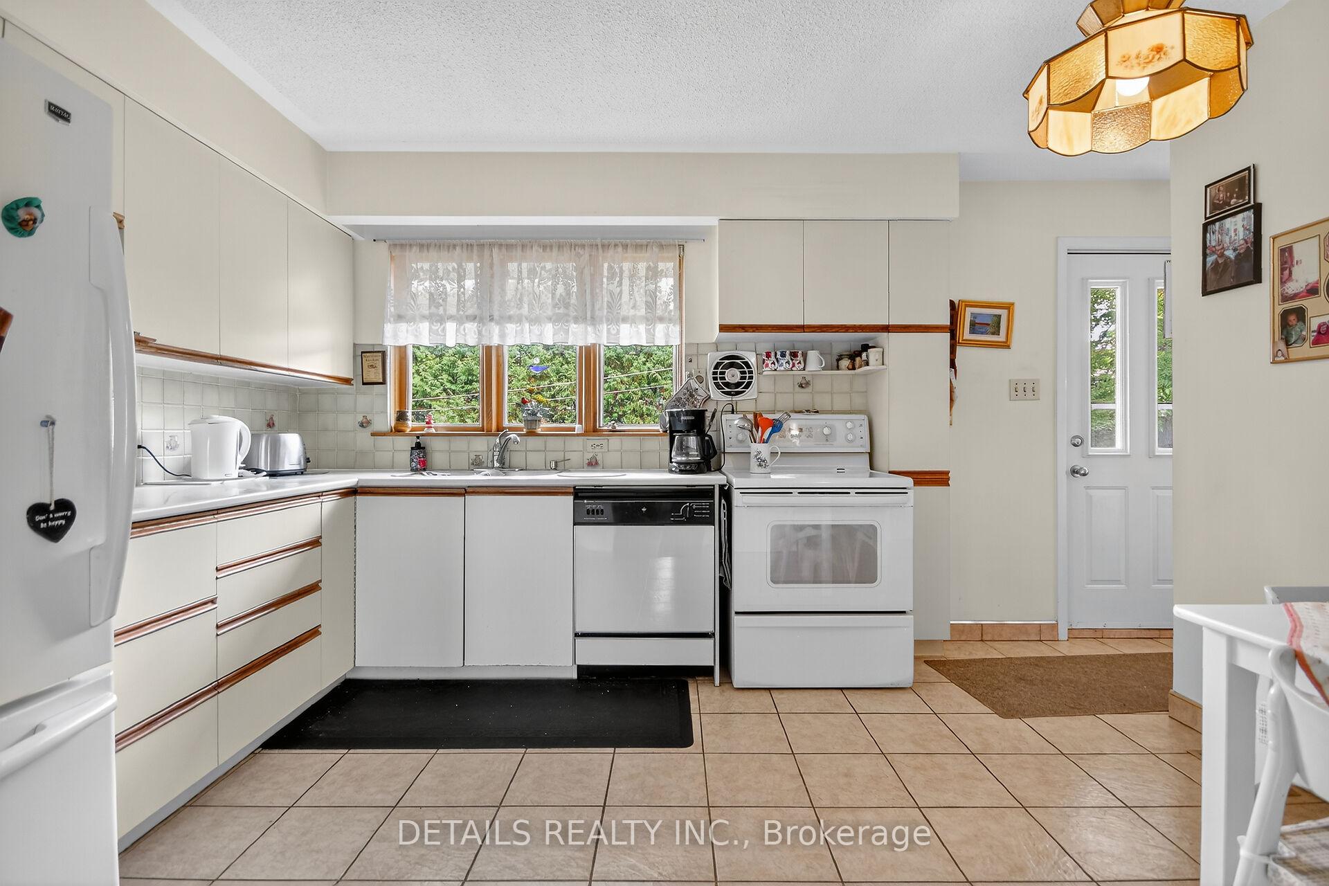 Photo 13 of 101 Hilliard Avenue, Ottawa, City View/Skyline/Fisher Heights/Parkwood Hills — HOMEH