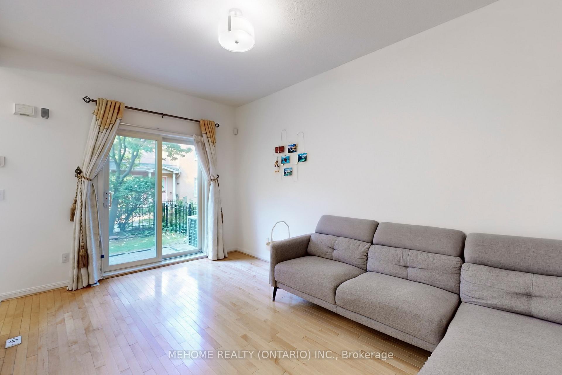 Photo 5 of Unit 5, 16 Cox Boulevard, Markham, Unionville — HOMEH