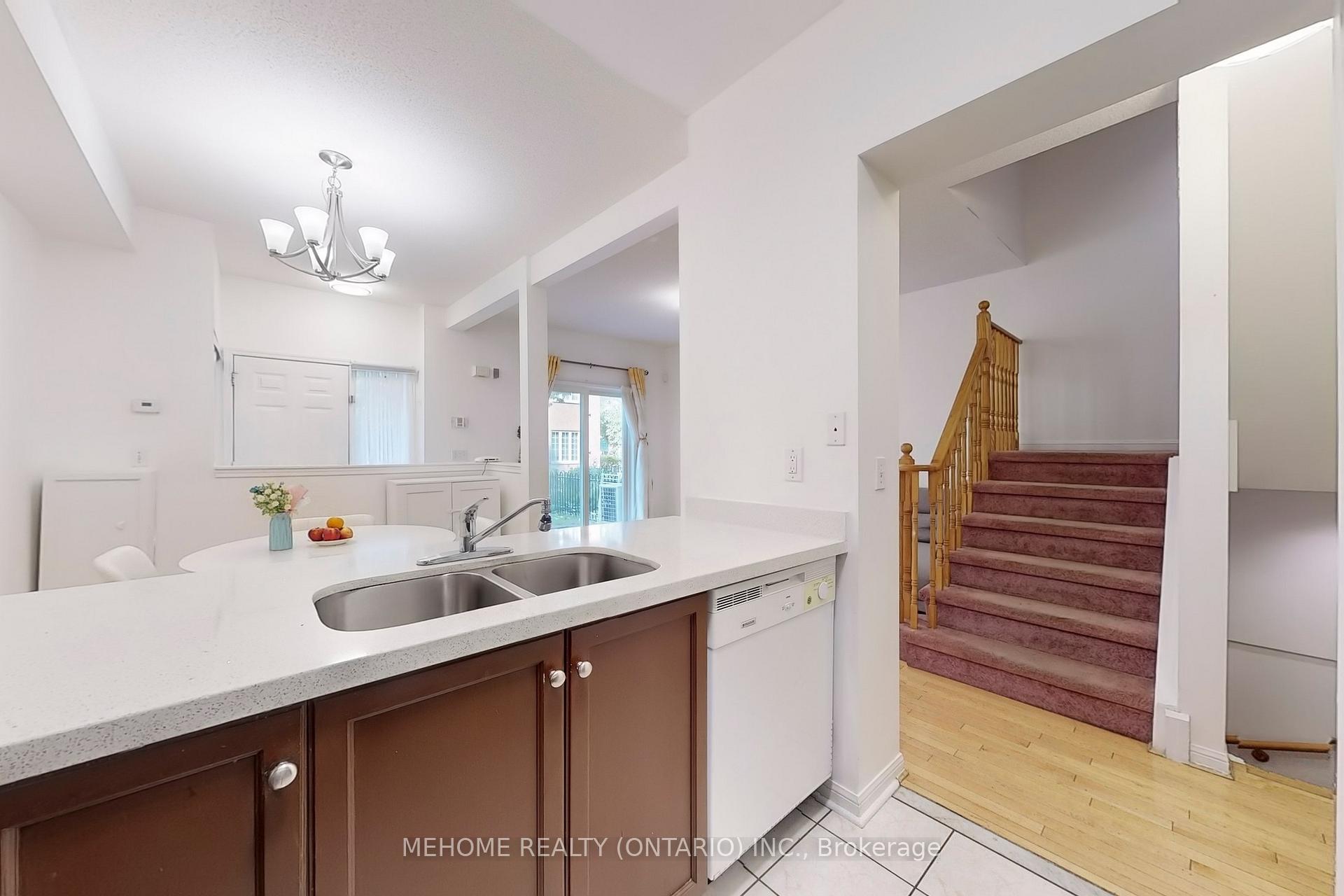Photo 12 of Unit 5, 16 Cox Boulevard, Markham, Unionville — HOMEH
