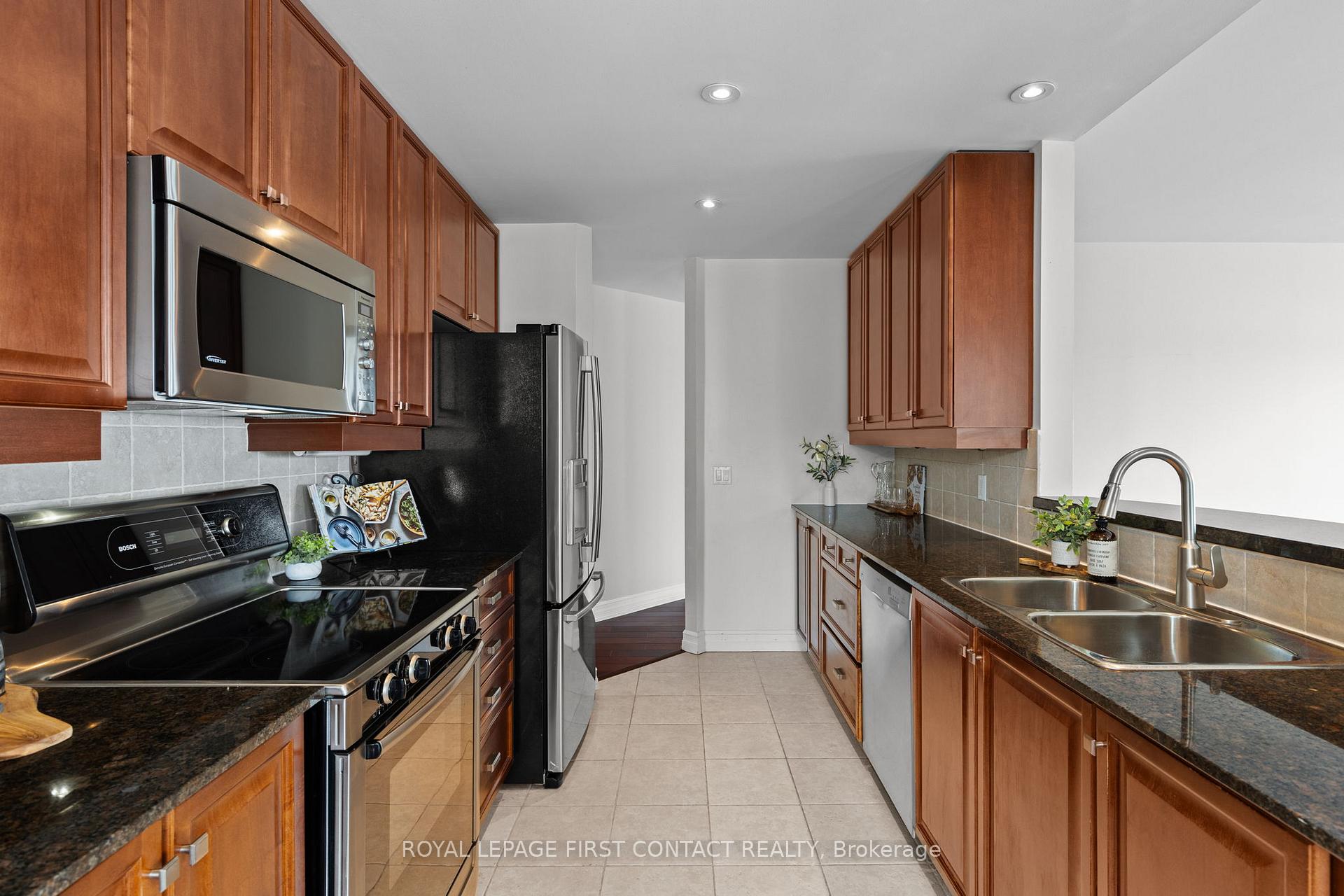 Photo 17 of Unit 1603, 6 Toronto Street, Barrie, City Centre — HOMEH