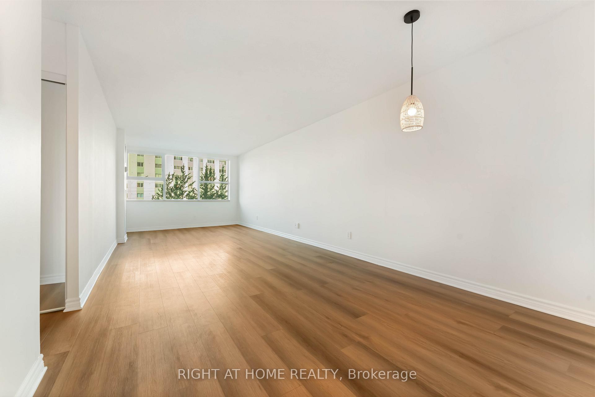 Photo 6 of Unit 302, 555 Brittany Drive, Ottawa, Viscount Alexander Park — HOMEH