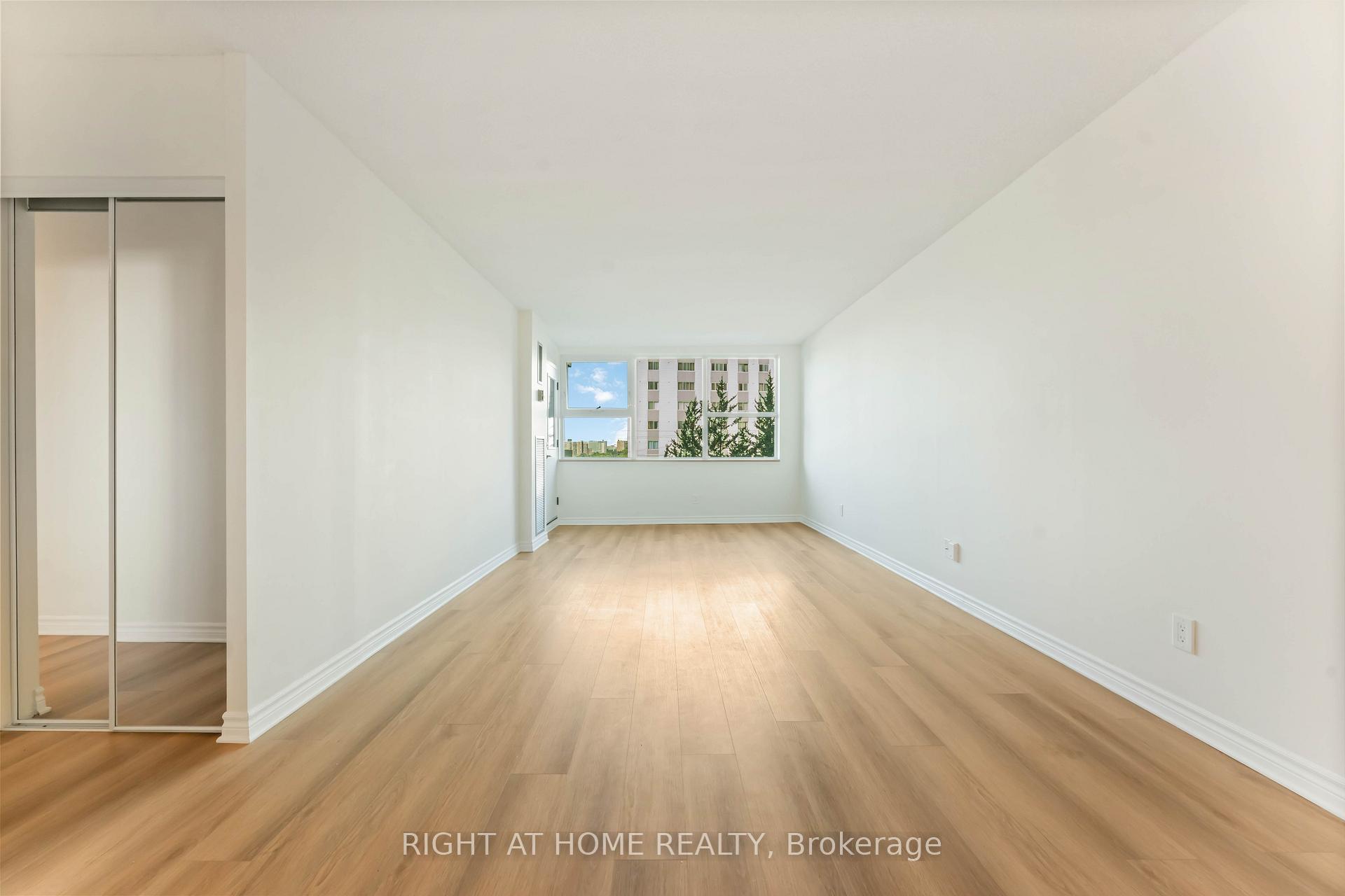 Photo 7 of Unit 302, 555 Brittany Drive, Ottawa, Viscount Alexander Park — HOMEH