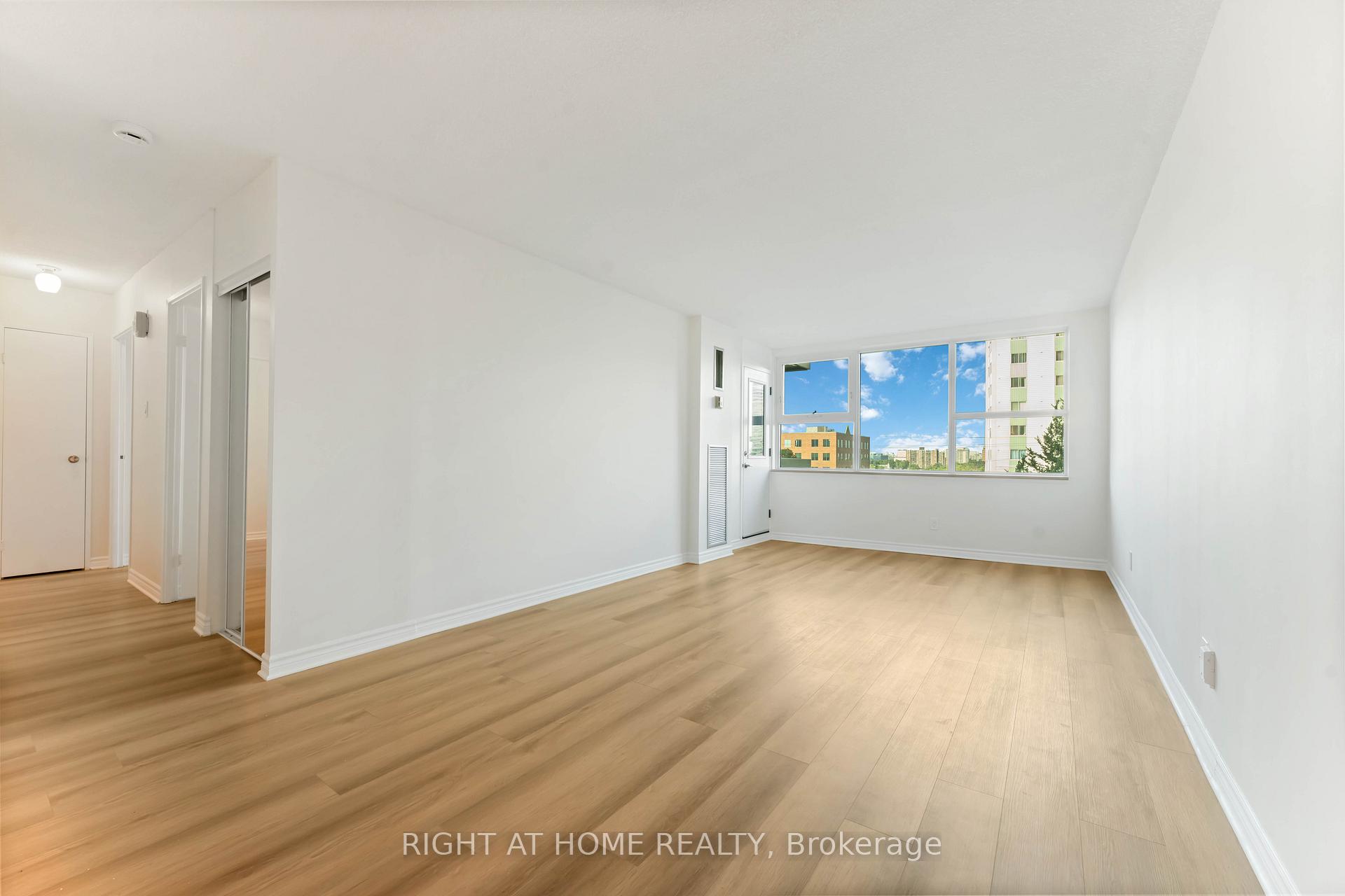 Photo 8 of Unit 302, 555 Brittany Drive, Ottawa, Viscount Alexander Park — HOMEH