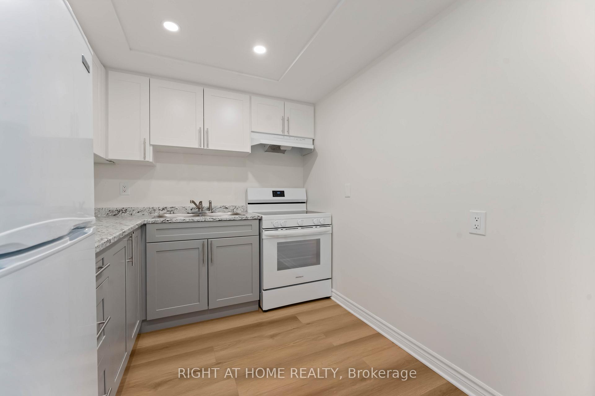 Photo 10 of Unit 302, 555 Brittany Drive, Ottawa, Viscount Alexander Park — HOMEH