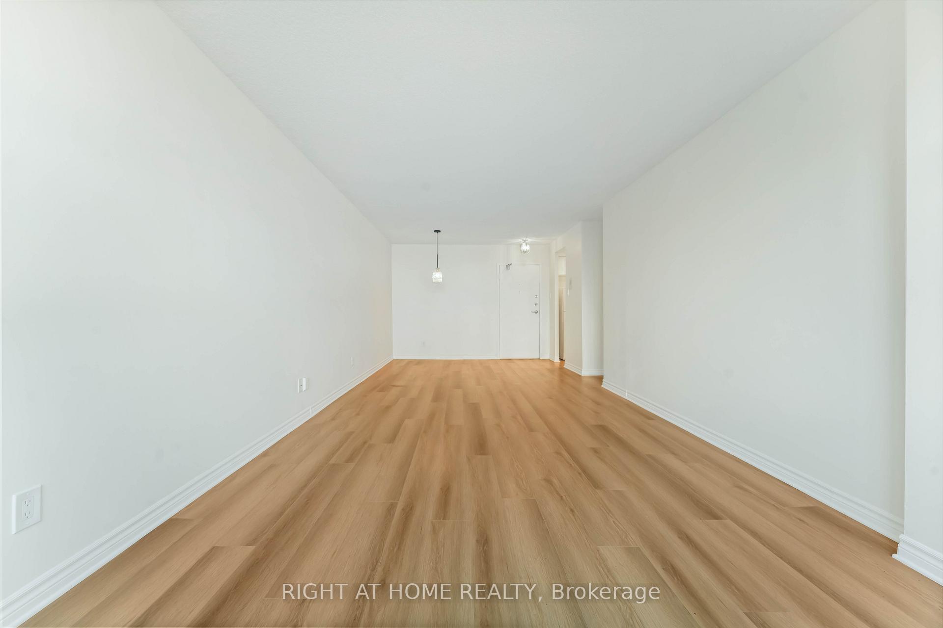 Photo 13 of Unit 302, 555 Brittany Drive, Ottawa, Viscount Alexander Park — HOMEH