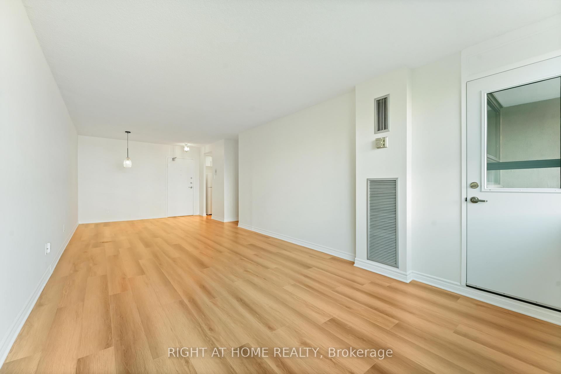 Photo 14 of Unit 302, 555 Brittany Drive, Ottawa, Viscount Alexander Park — HOMEH