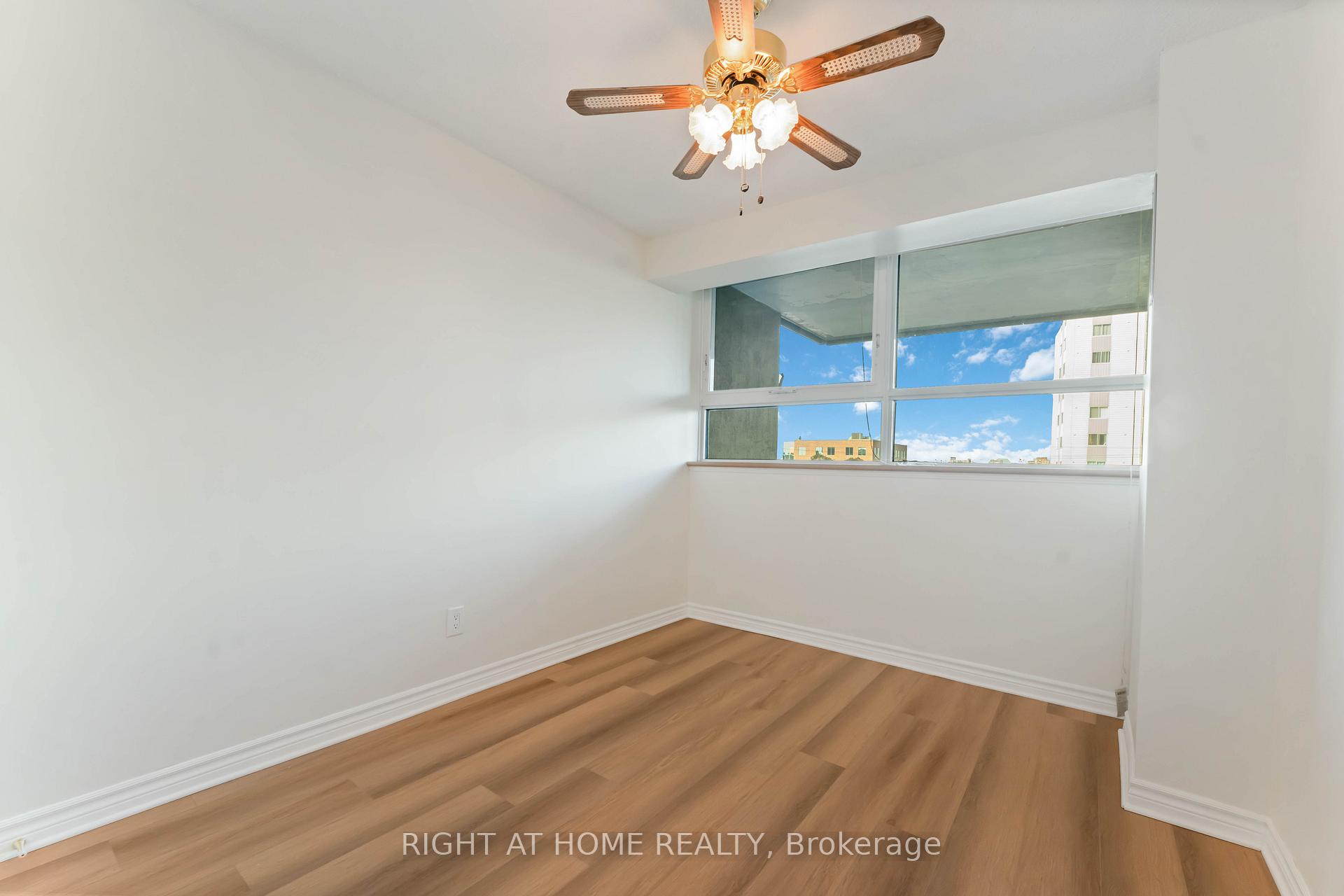 Photo 17 of Unit 302, 555 Brittany Drive, Ottawa, Viscount Alexander Park — HOMEH