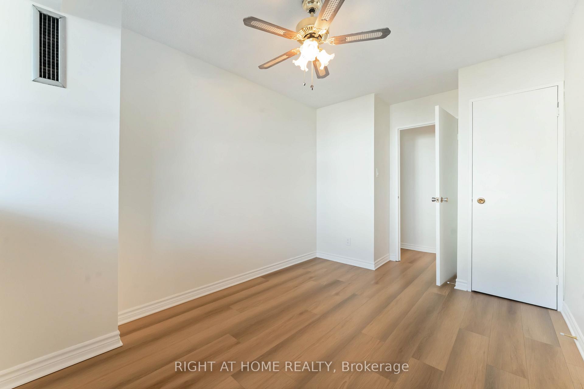 Photo 18 of Unit 302, 555 Brittany Drive, Ottawa, Viscount Alexander Park — HOMEH