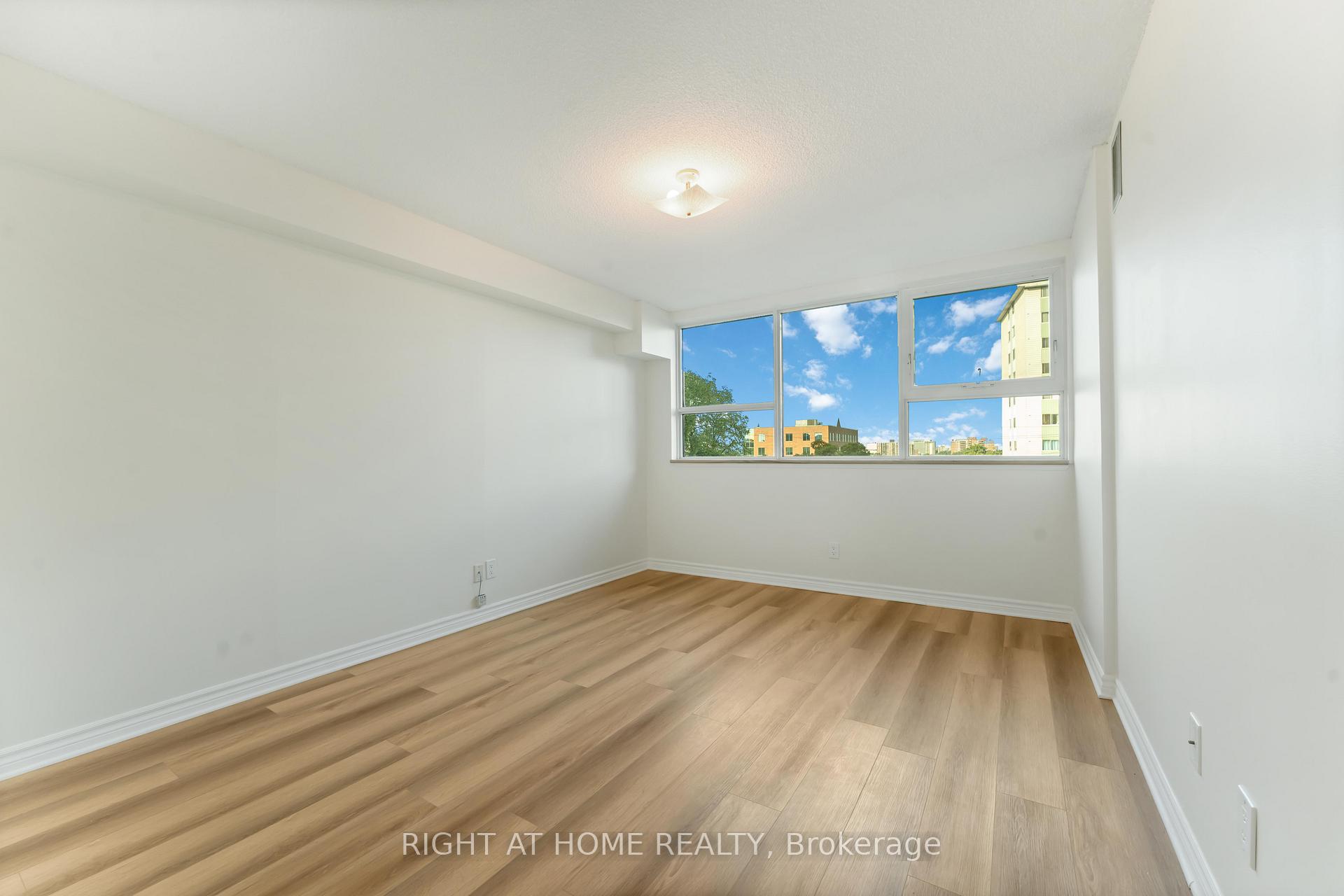 Photo 21 of Unit 302, 555 Brittany Drive, Ottawa, Viscount Alexander Park — HOMEH