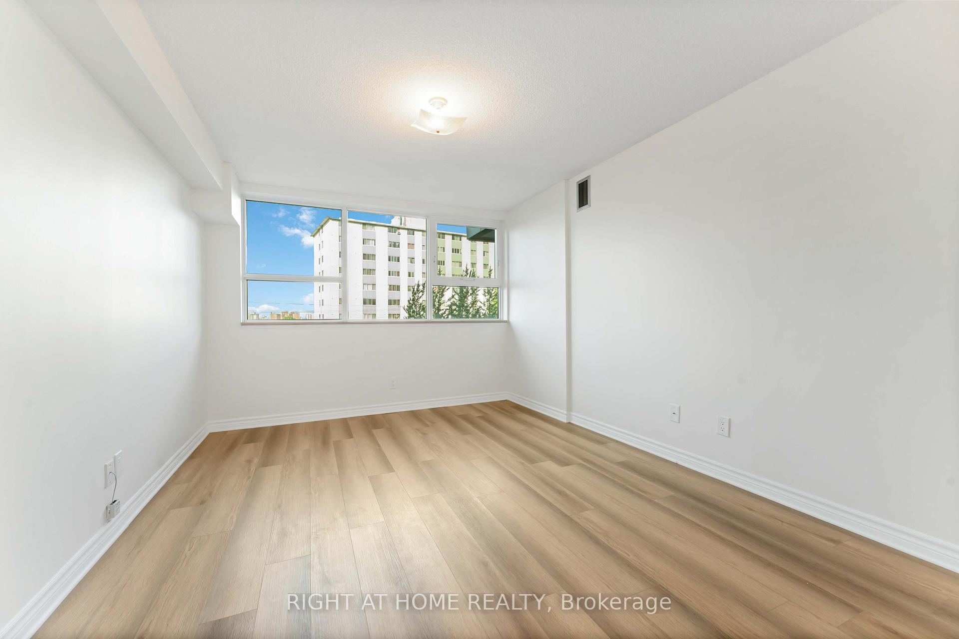 Photo 23 of Unit 302, 555 Brittany Drive, Ottawa, Viscount Alexander Park — HOMEH