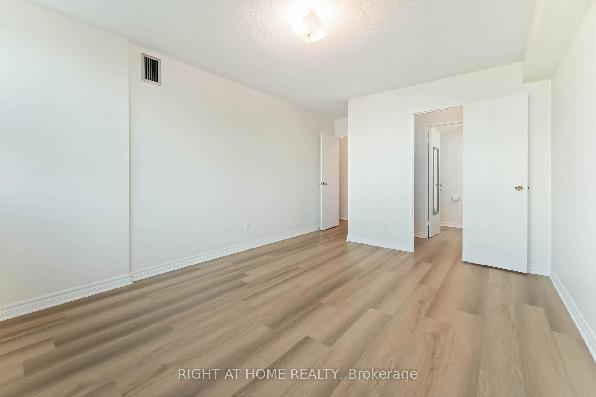 Photo 24 of Unit 302, 555 Brittany Drive, Ottawa, Viscount Alexander Park — HOMEH