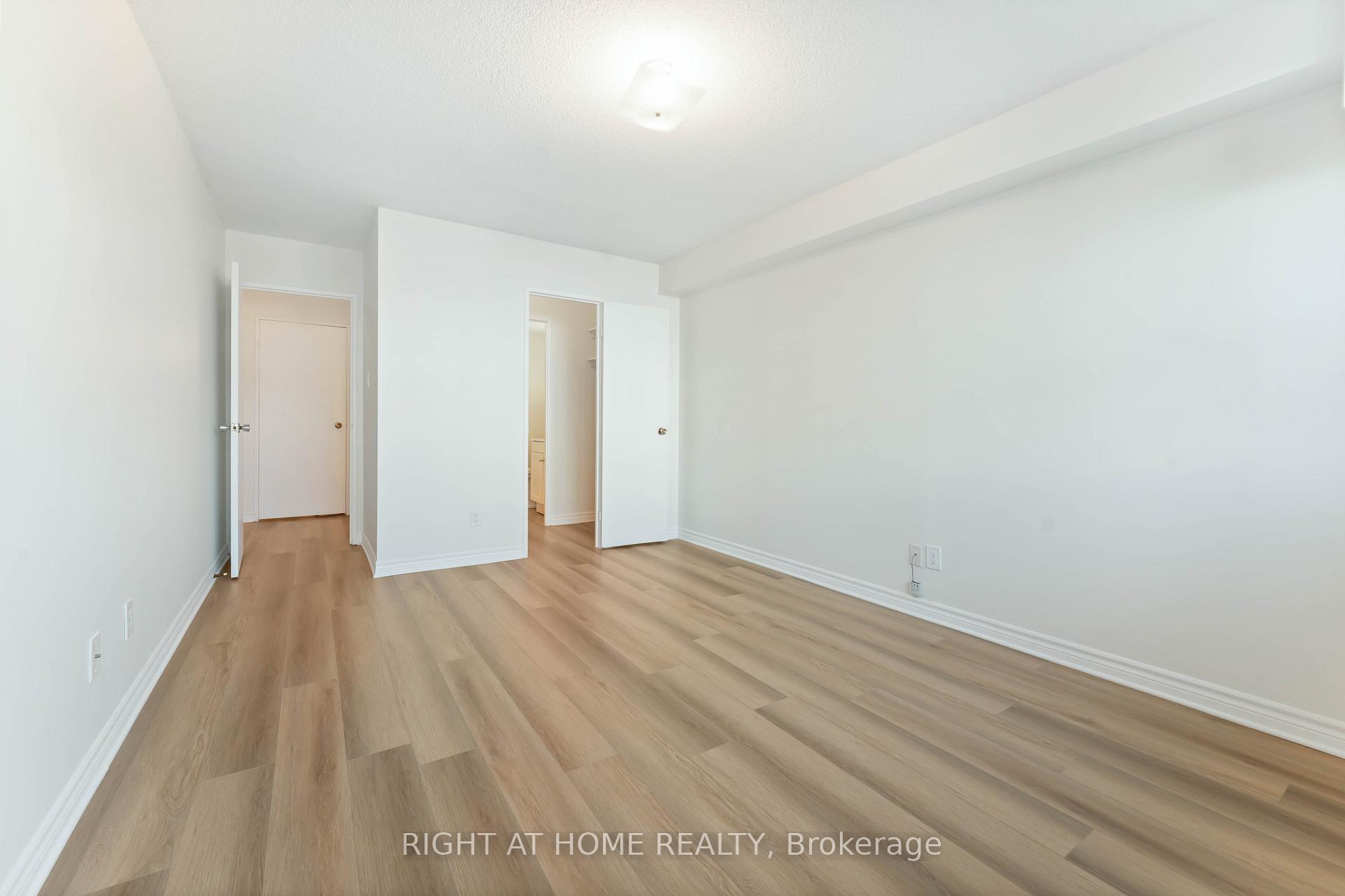 Photo 25 of Unit 302, 555 Brittany Drive, Ottawa, Viscount Alexander Park — HOMEH