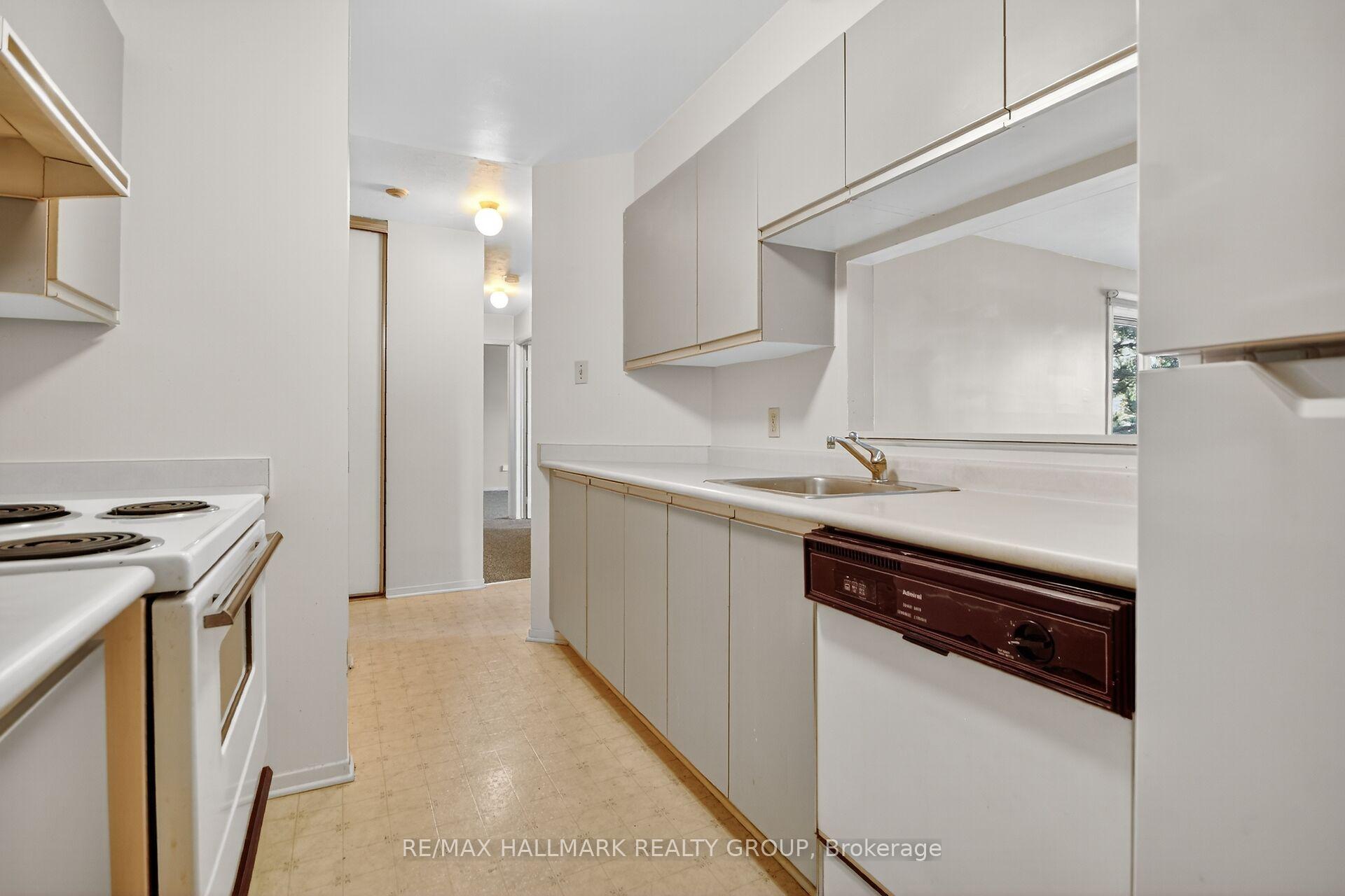 Photo 10 of Unit 306, 270 Brittany Drive, Ottawa, Viscount Alexander Park — HOMEH