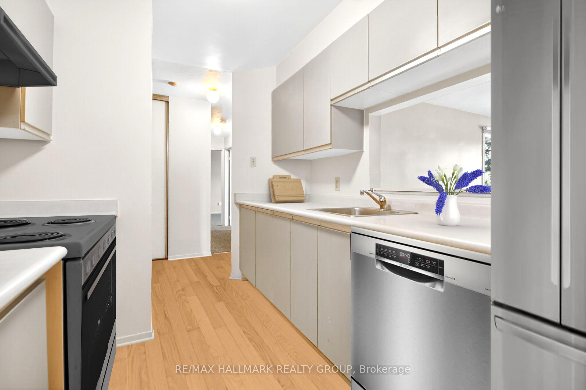 Photo 11 of Unit 306, 270 Brittany Drive, Ottawa, Viscount Alexander Park — HOMEH