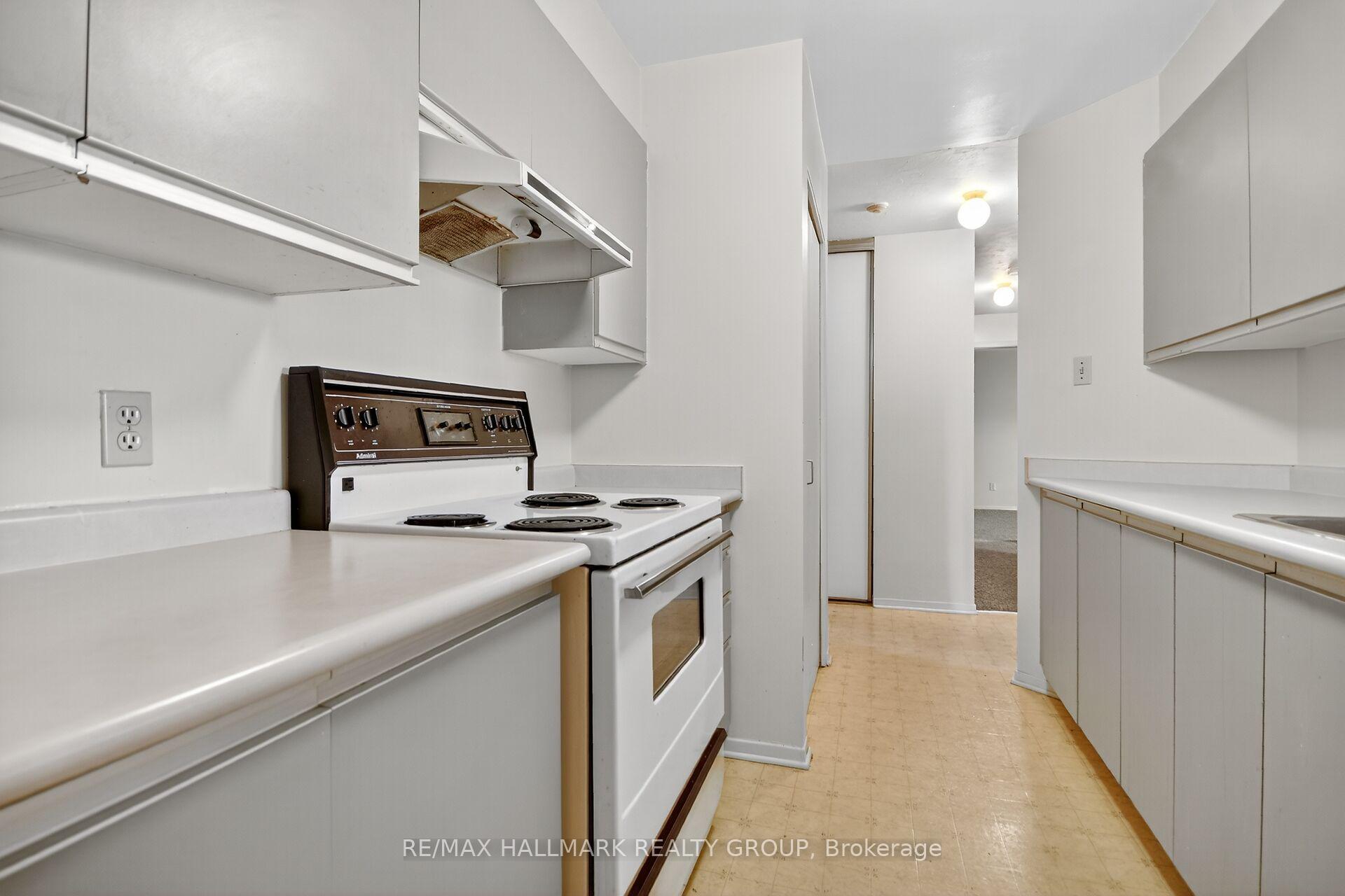 Photo 12 of Unit 306, 270 Brittany Drive, Ottawa, Viscount Alexander Park — HOMEH