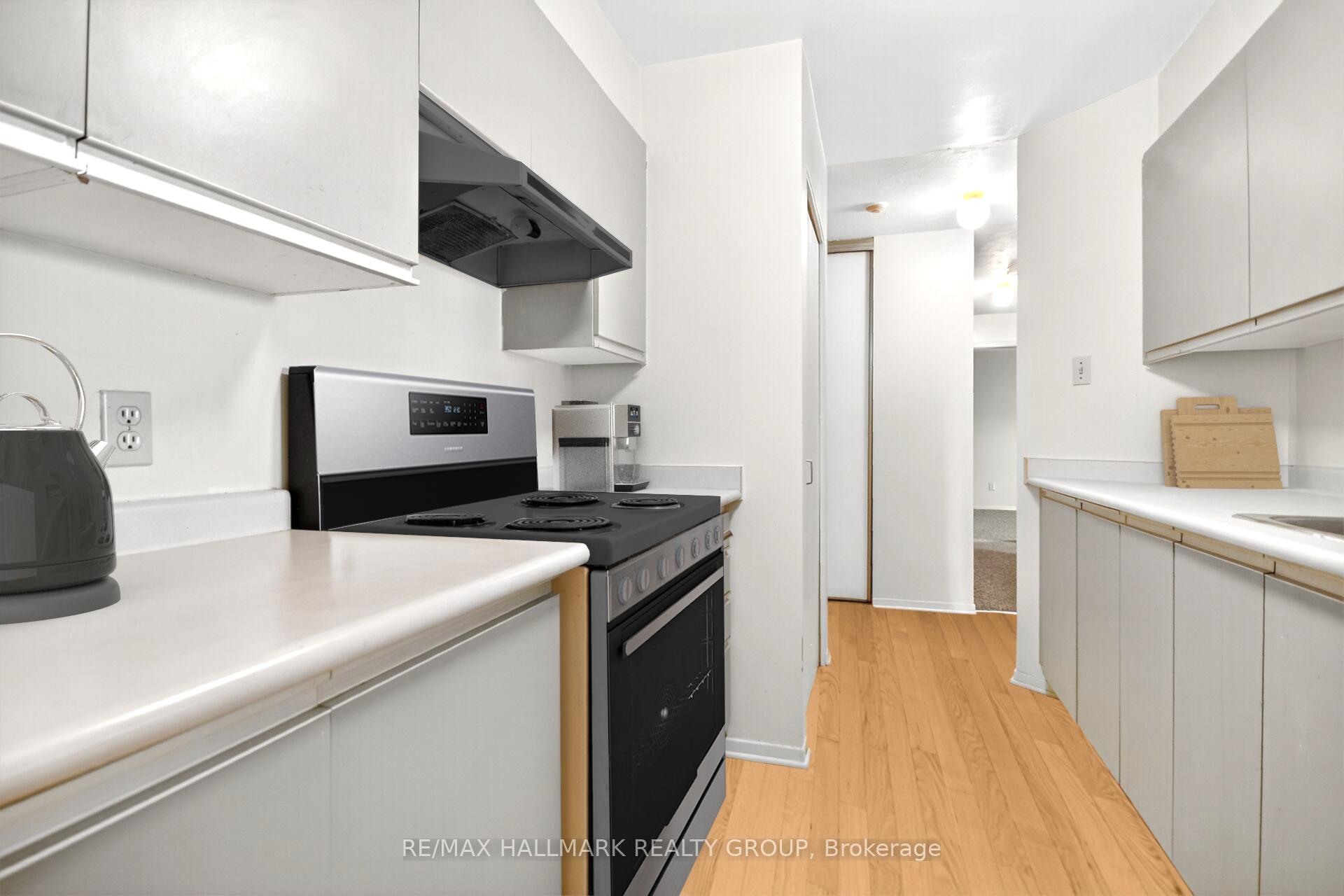 Photo 13 of Unit 306, 270 Brittany Drive, Ottawa, Viscount Alexander Park — HOMEH