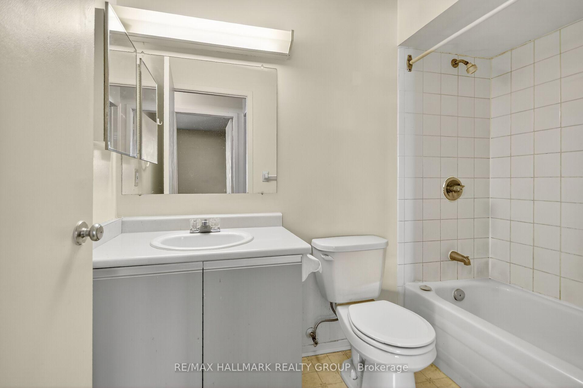 Photo 23 of Unit 306, 270 Brittany Drive, Ottawa, Viscount Alexander Park — HOMEH