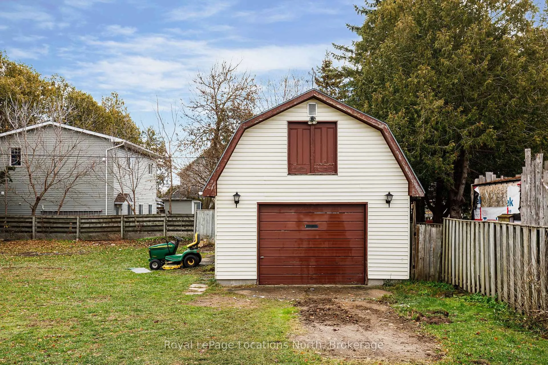 Photo 32 of 35 Walnut Street, Collingwood — HOMEH