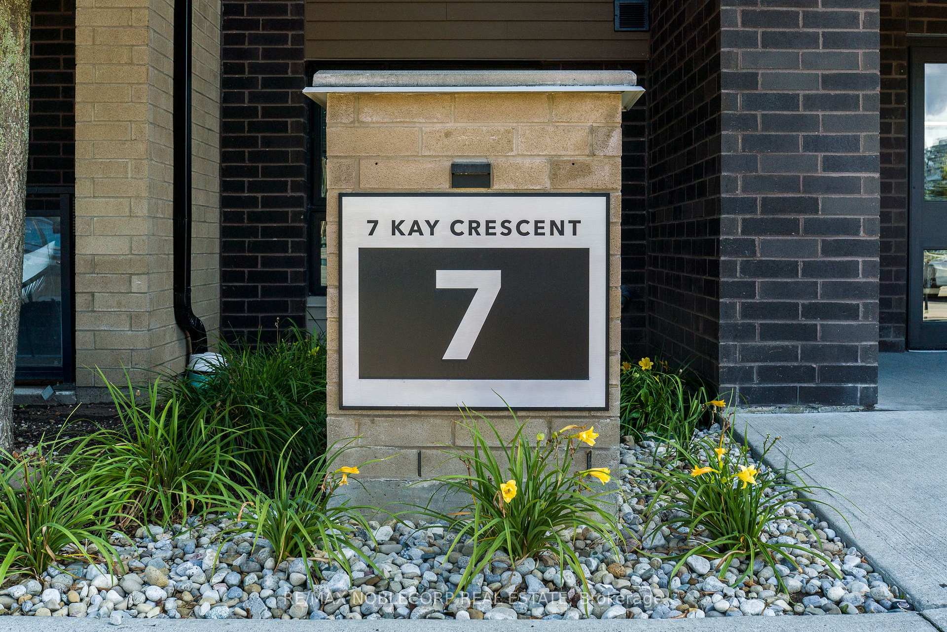 Photo 2 of Unit 504, 7 Kay Crescent, Guelph, Pineridge/Westminster Woods — HOMEH